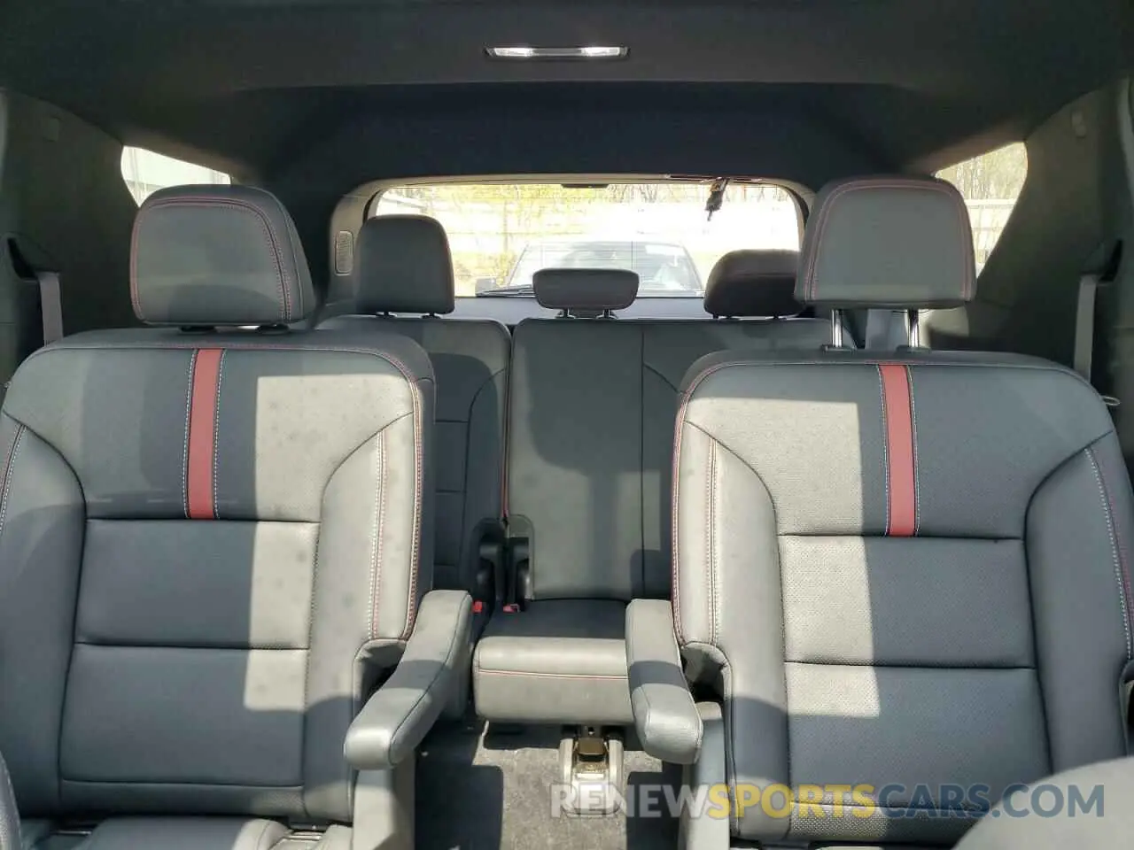 10 Photograph of a damaged car 1GNEVLKS5RJ153379 CHEVROLET TRAVERSE 2024