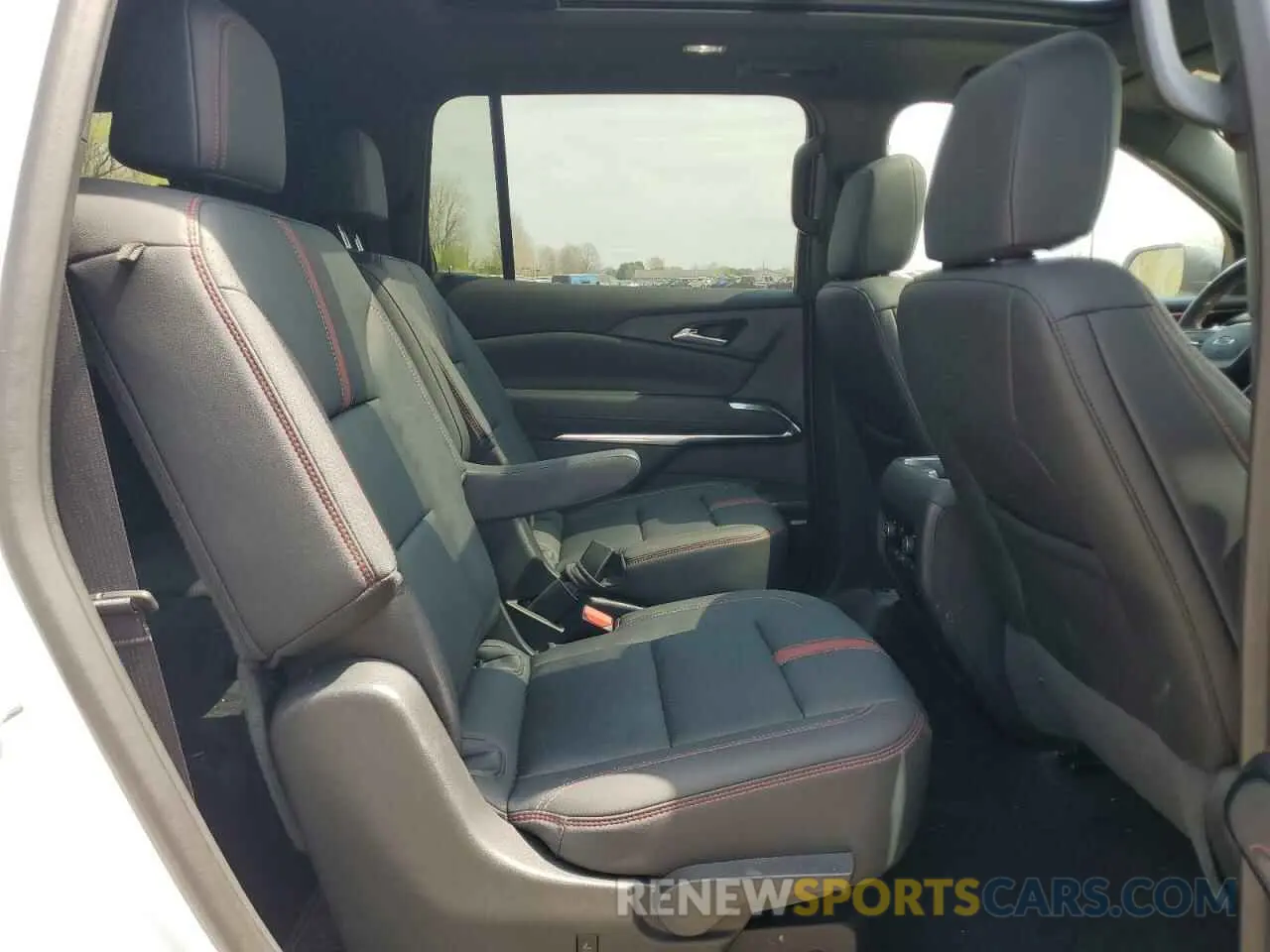 11 Photograph of a damaged car 1GNEVLKS5RJ153379 CHEVROLET TRAVERSE 2024