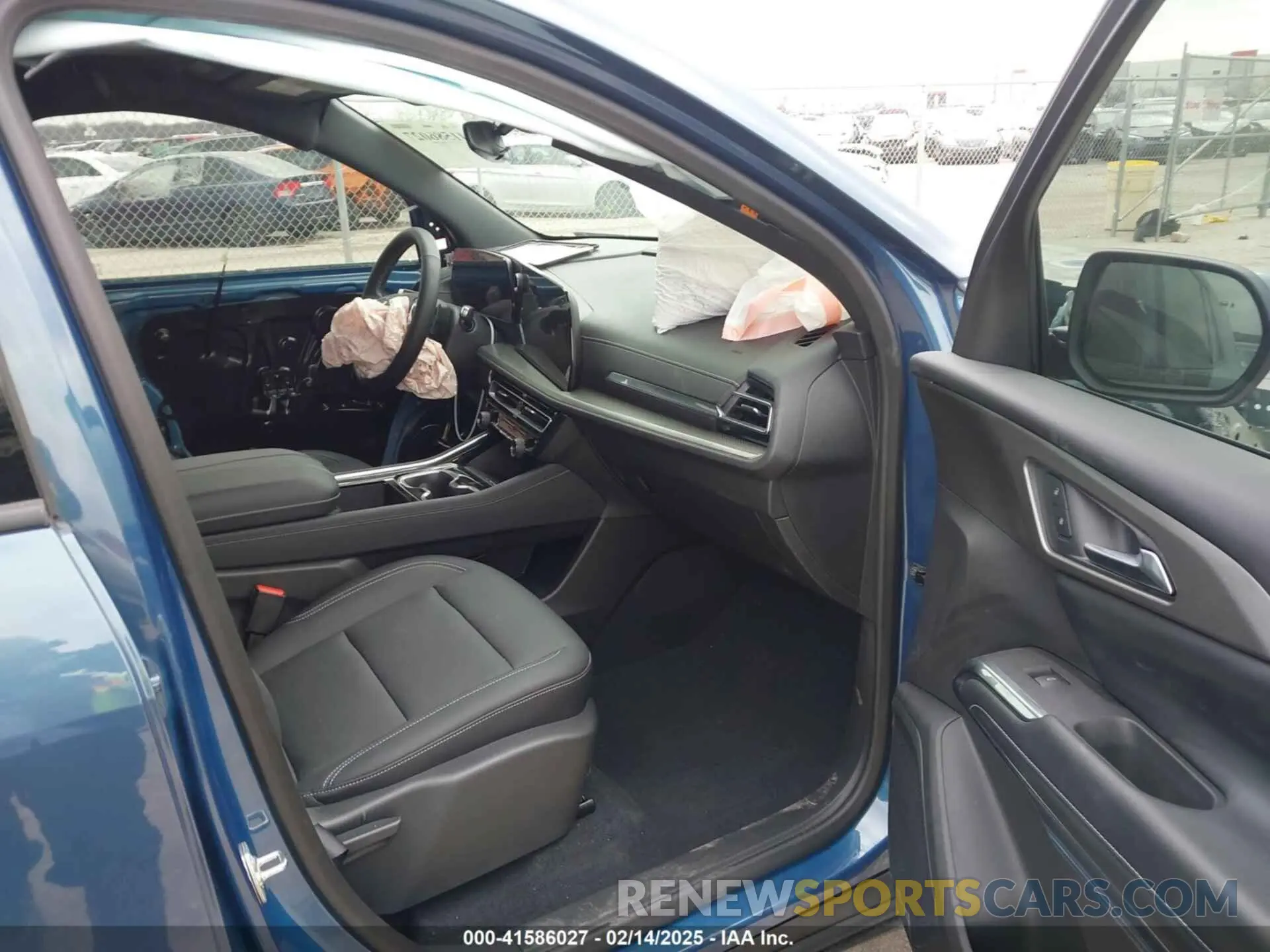 5 Photograph of a damaged car 1GNERGRS0SJ152731 CHEVROLET TRAVERSE 2025