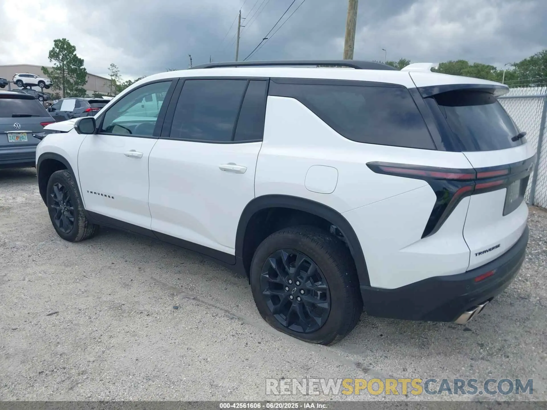 3 Photograph of a damaged car 1GNERGRS8SJ211623 CHEVROLET TRAVERSE 2025