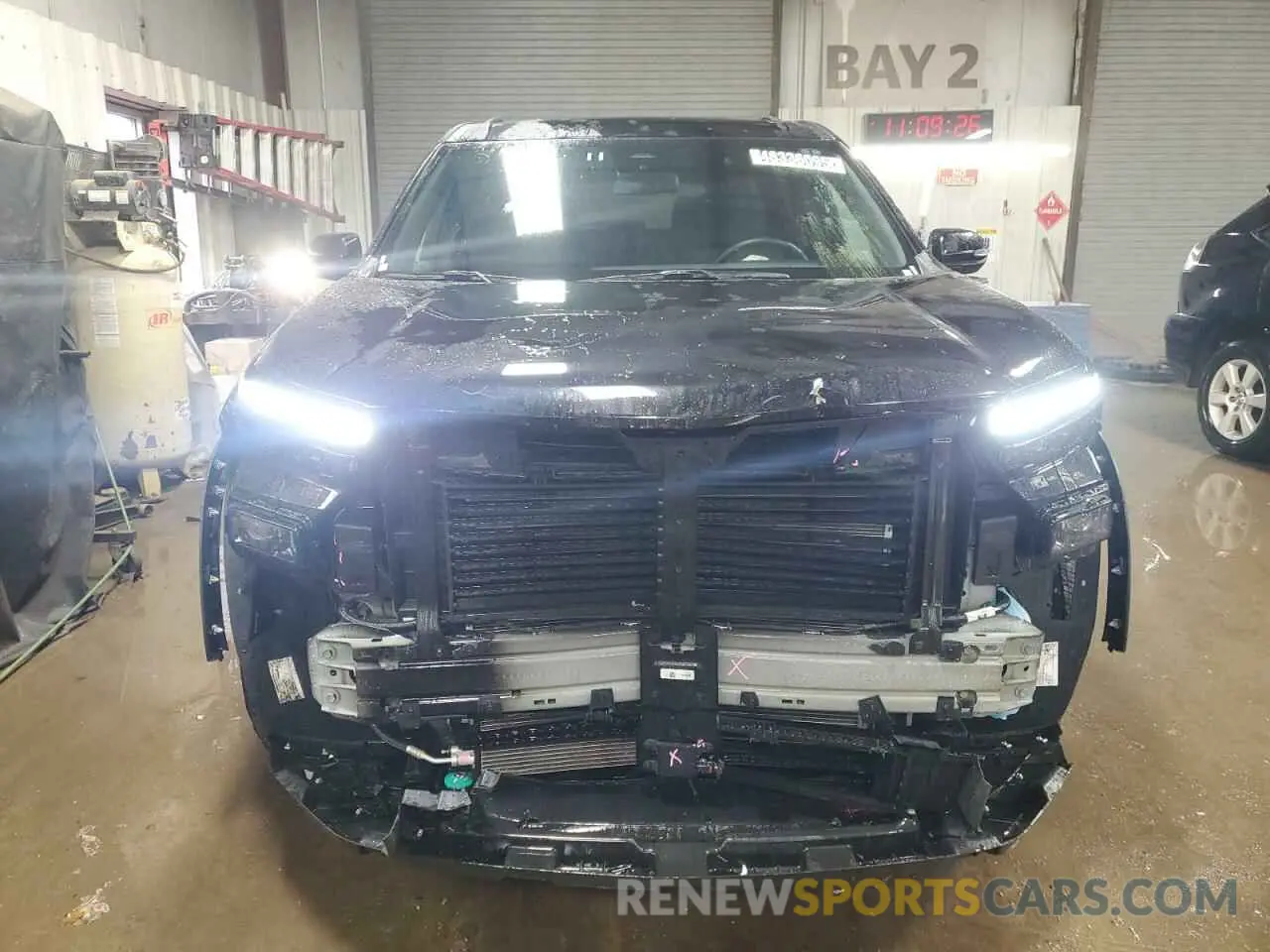 5 Photograph of a damaged car 1GNEVGRS0SJ157780 CHEVROLET TRAVERSE 2025