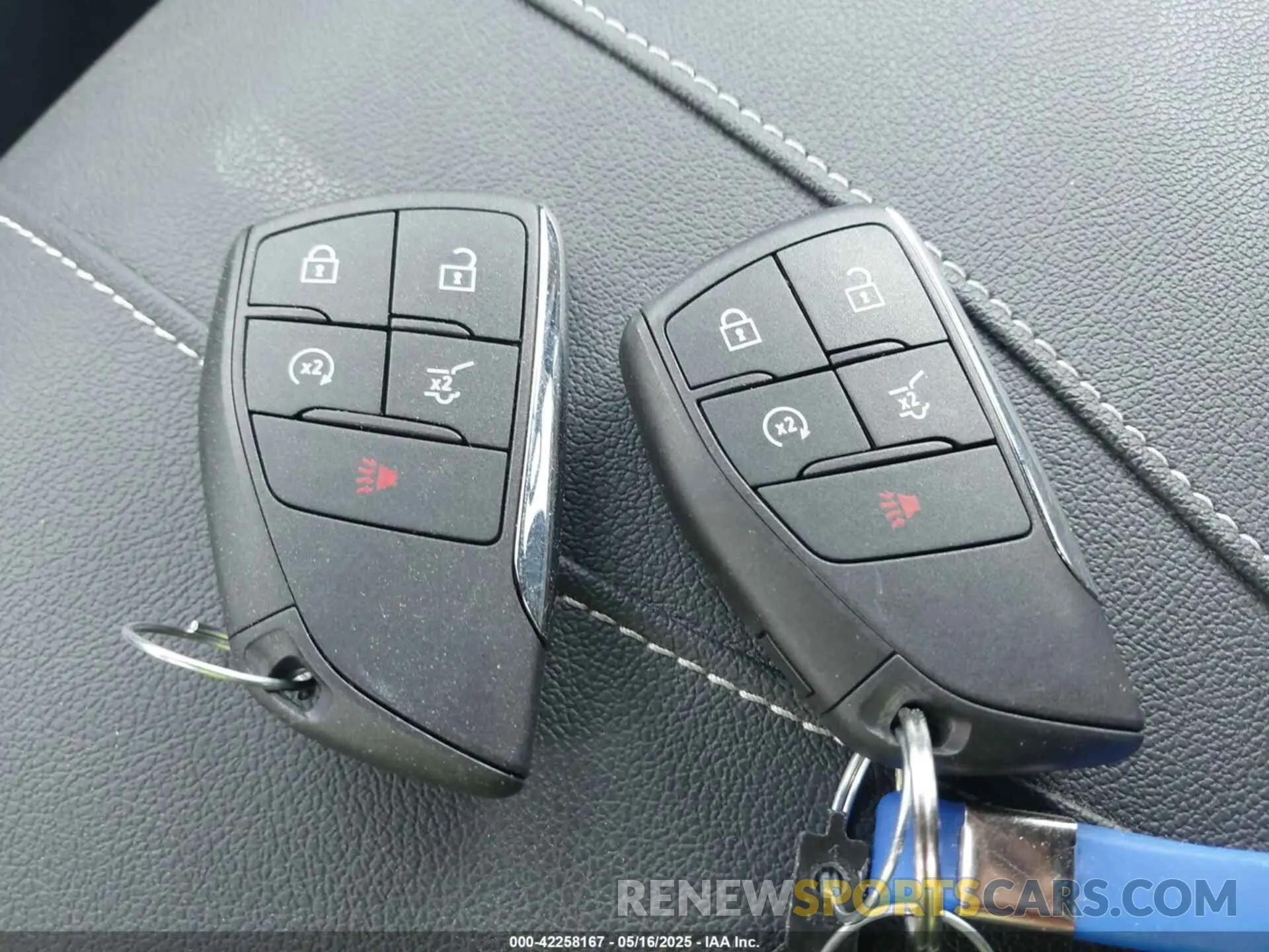 11 Photograph of a damaged car 1GNEVGRS8SJ113204 CHEVROLET TRAVERSE 2025