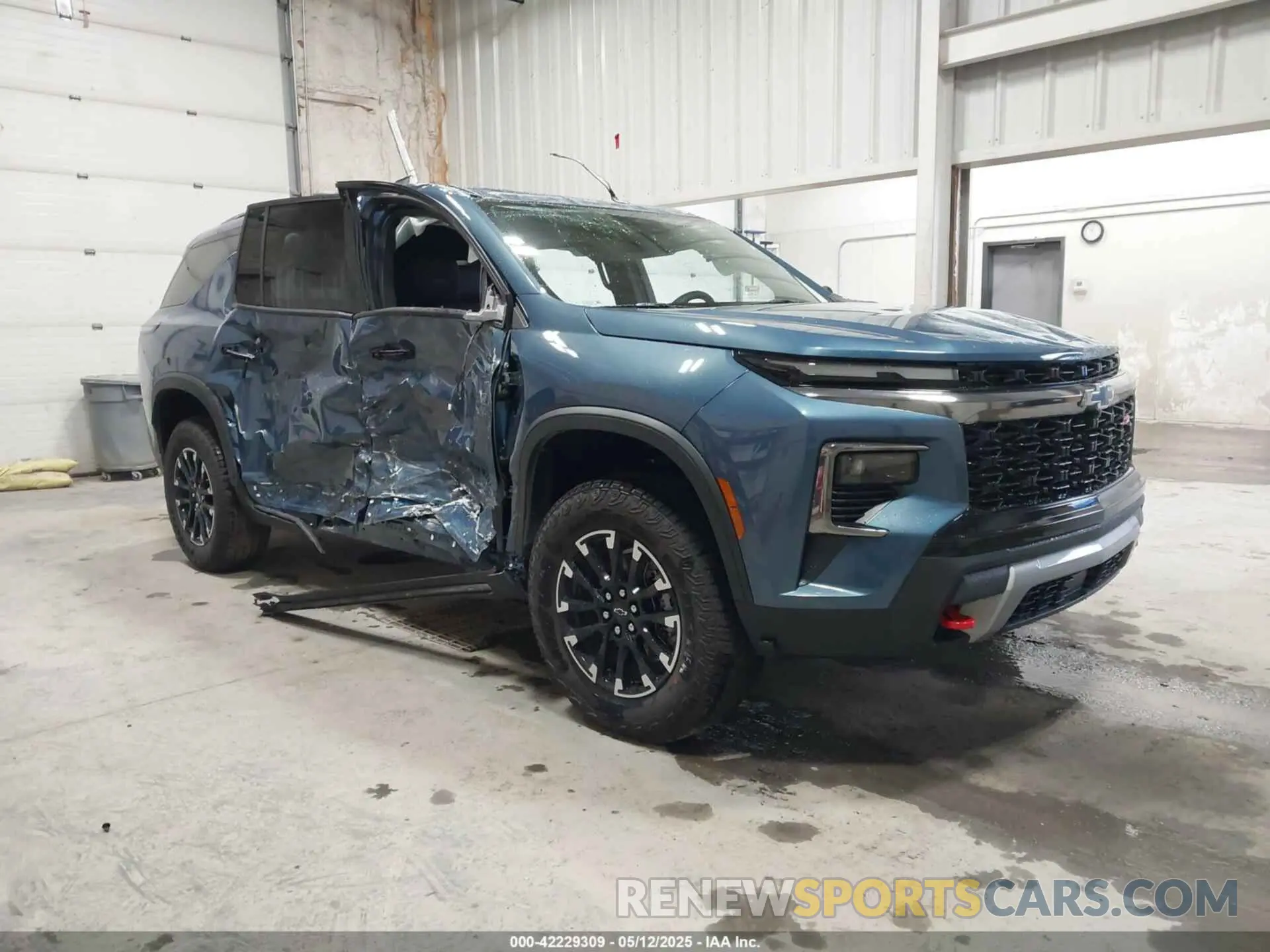 1 Photograph of a damaged car 1GNEVJRS6SJ225285 CHEVROLET TRAVERSE 2025