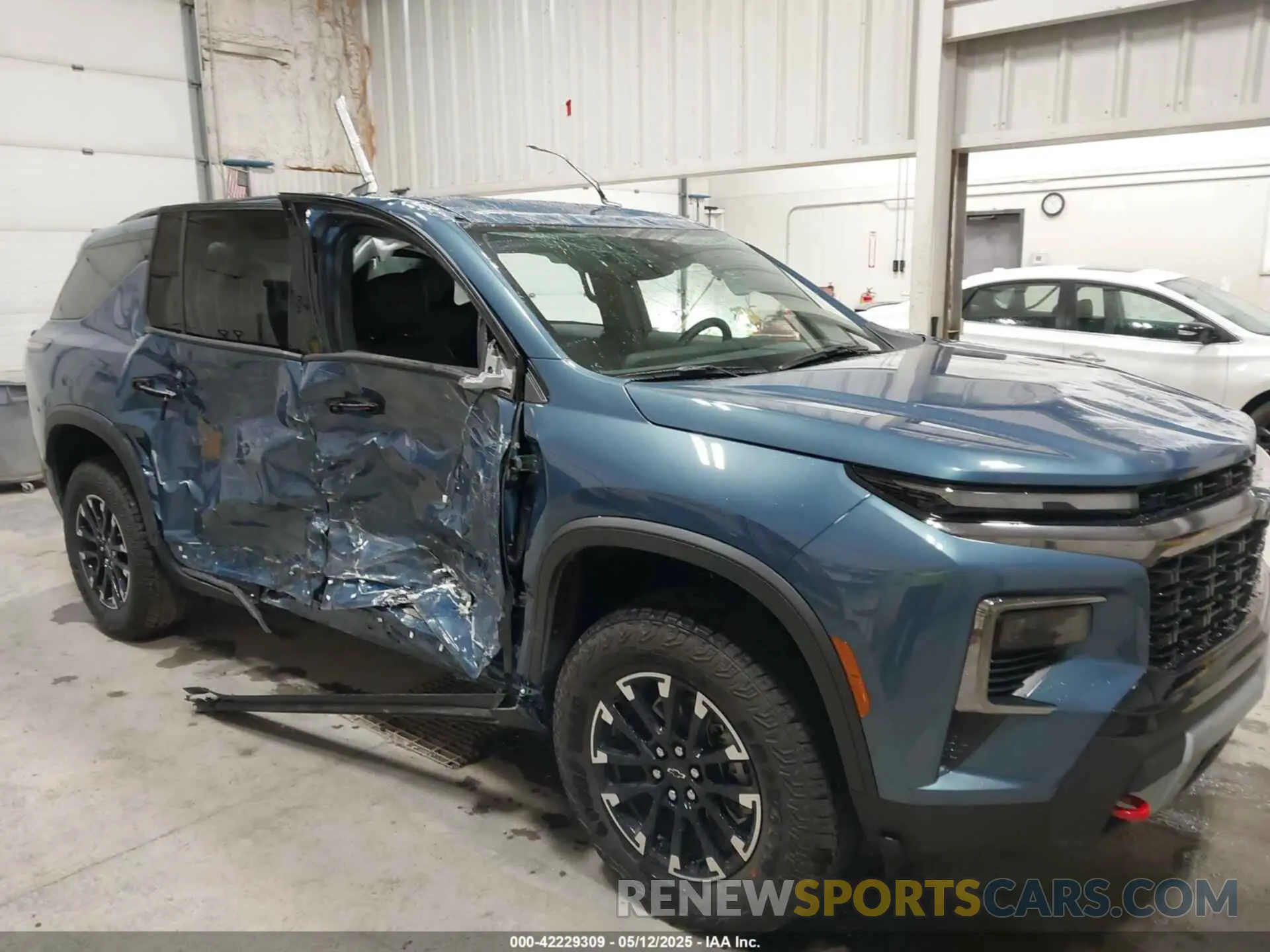 6 Photograph of a damaged car 1GNEVJRS6SJ225285 CHEVROLET TRAVERSE 2025