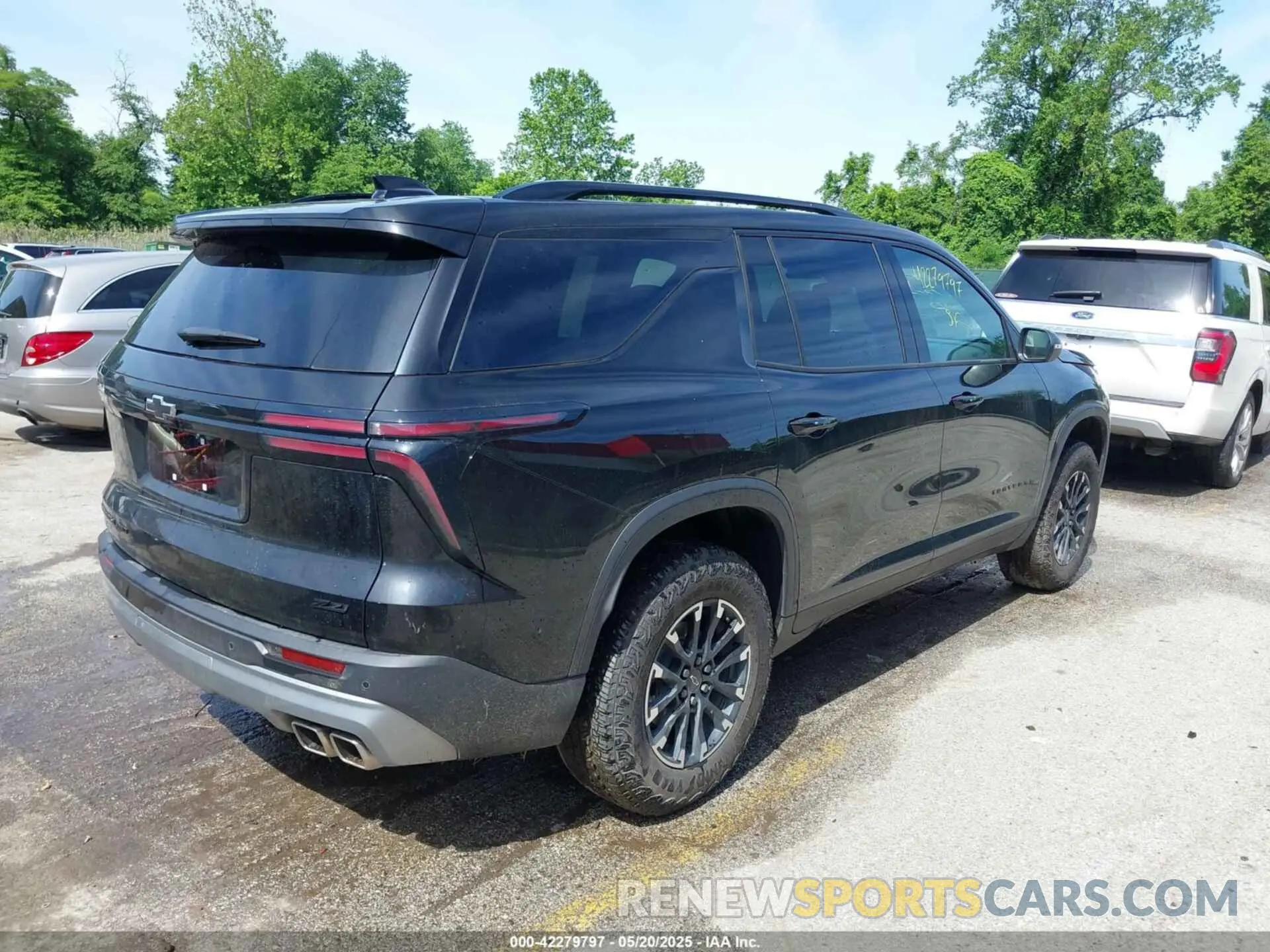 4 Фотография поврежденного автомобиля 1GNEVJRS8SJ184352 CHEVROLET TRAVERSE 2025