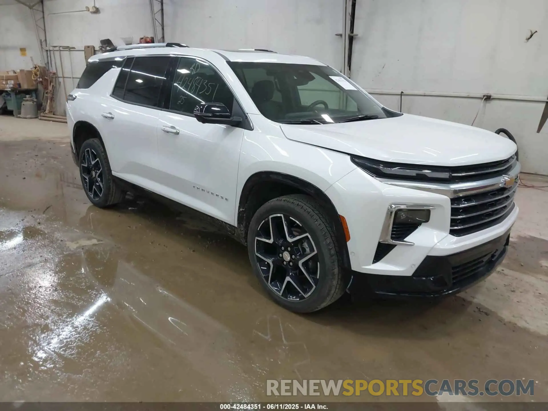1 Photograph of a damaged car 1GNEVKRS0SJ117217 CHEVROLET TRAVERSE 2025