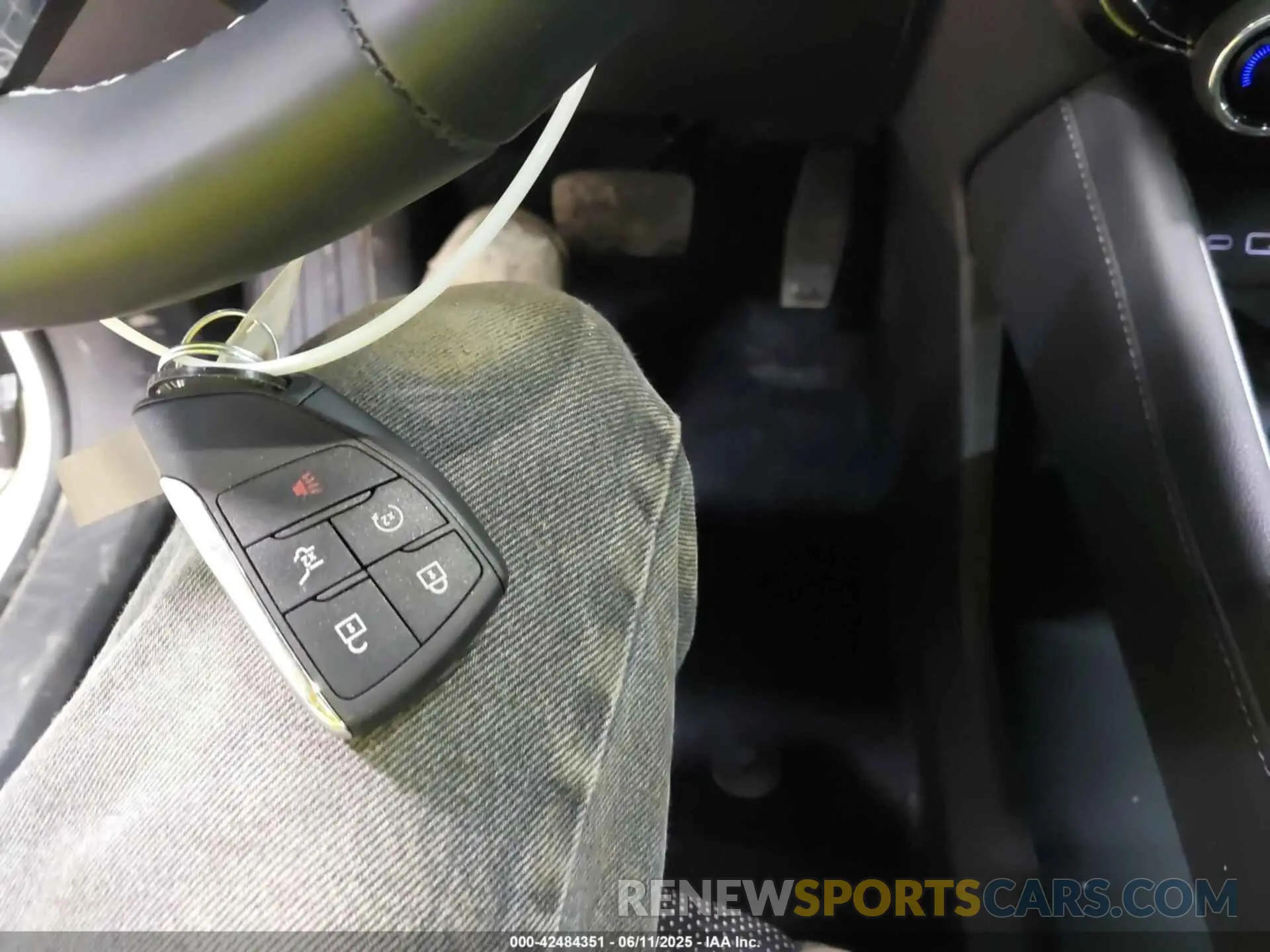 11 Photograph of a damaged car 1GNEVKRS0SJ117217 CHEVROLET TRAVERSE 2025