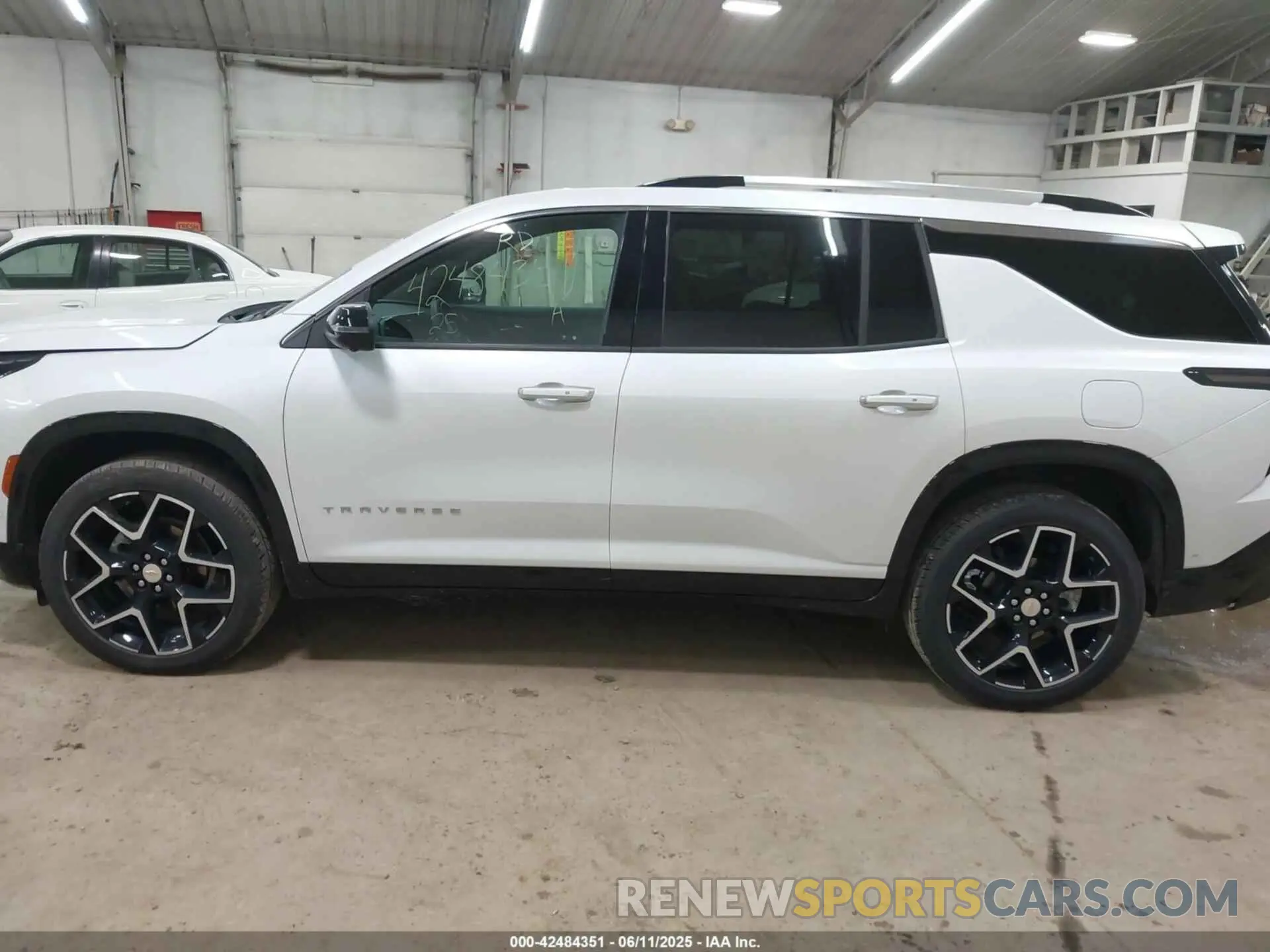 14 Photograph of a damaged car 1GNEVKRS0SJ117217 CHEVROLET TRAVERSE 2025