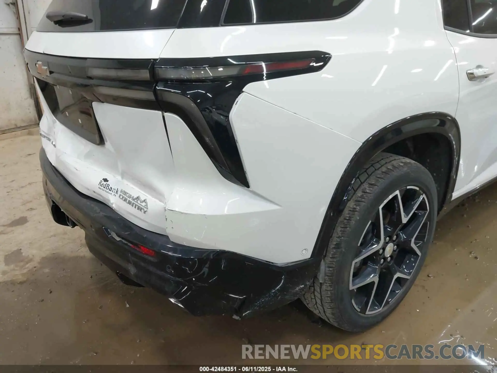 17 Photograph of a damaged car 1GNEVKRS0SJ117217 CHEVROLET TRAVERSE 2025