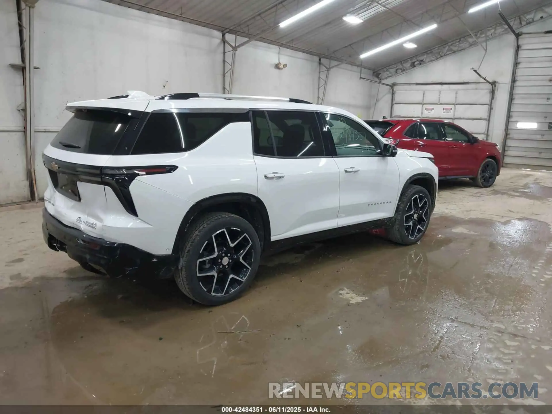 4 Photograph of a damaged car 1GNEVKRS0SJ117217 CHEVROLET TRAVERSE 2025