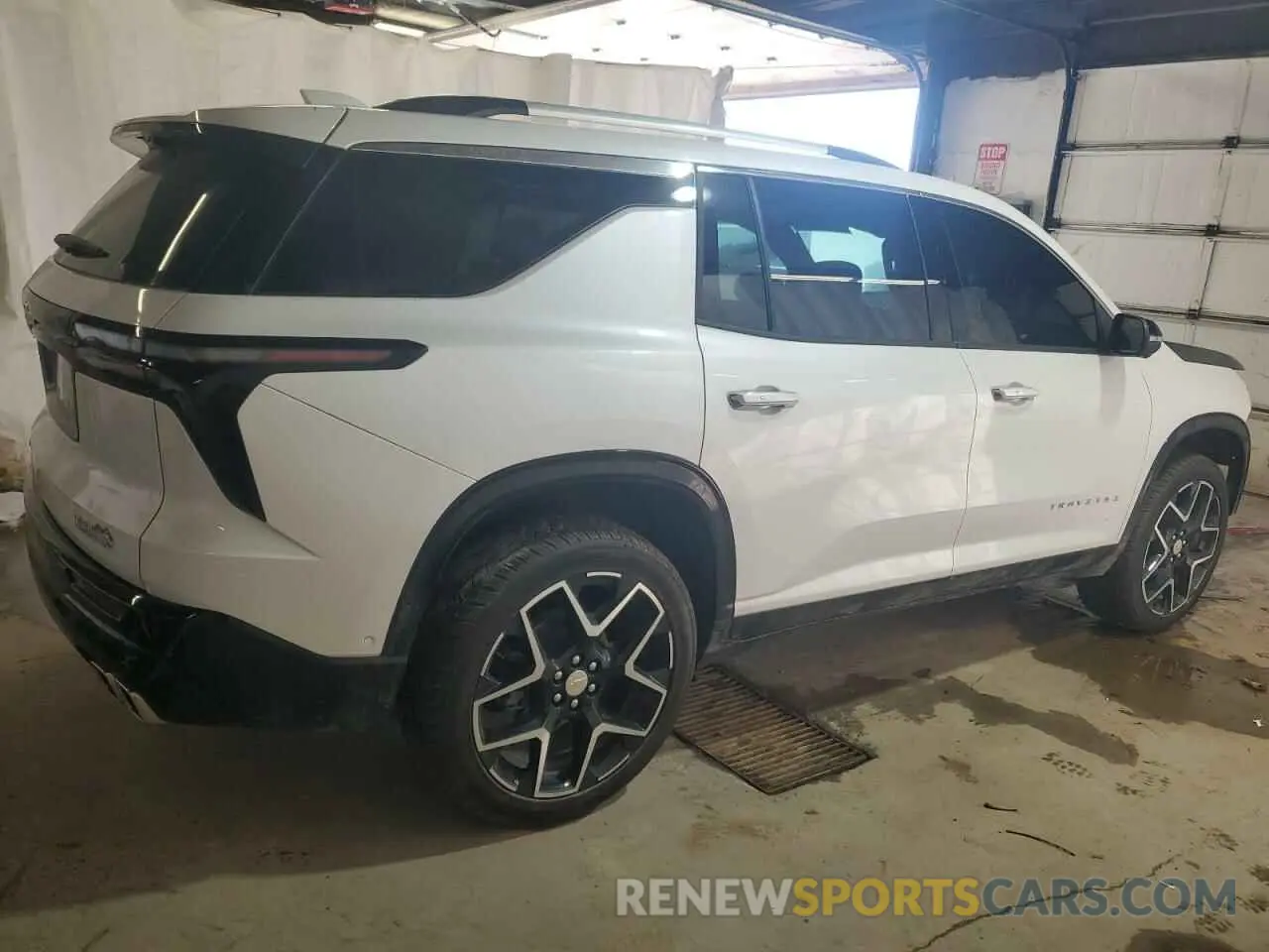 3 Photograph of a damaged car 1GNEVKRS5SJ127953 CHEVROLET TRAVERSE 2025