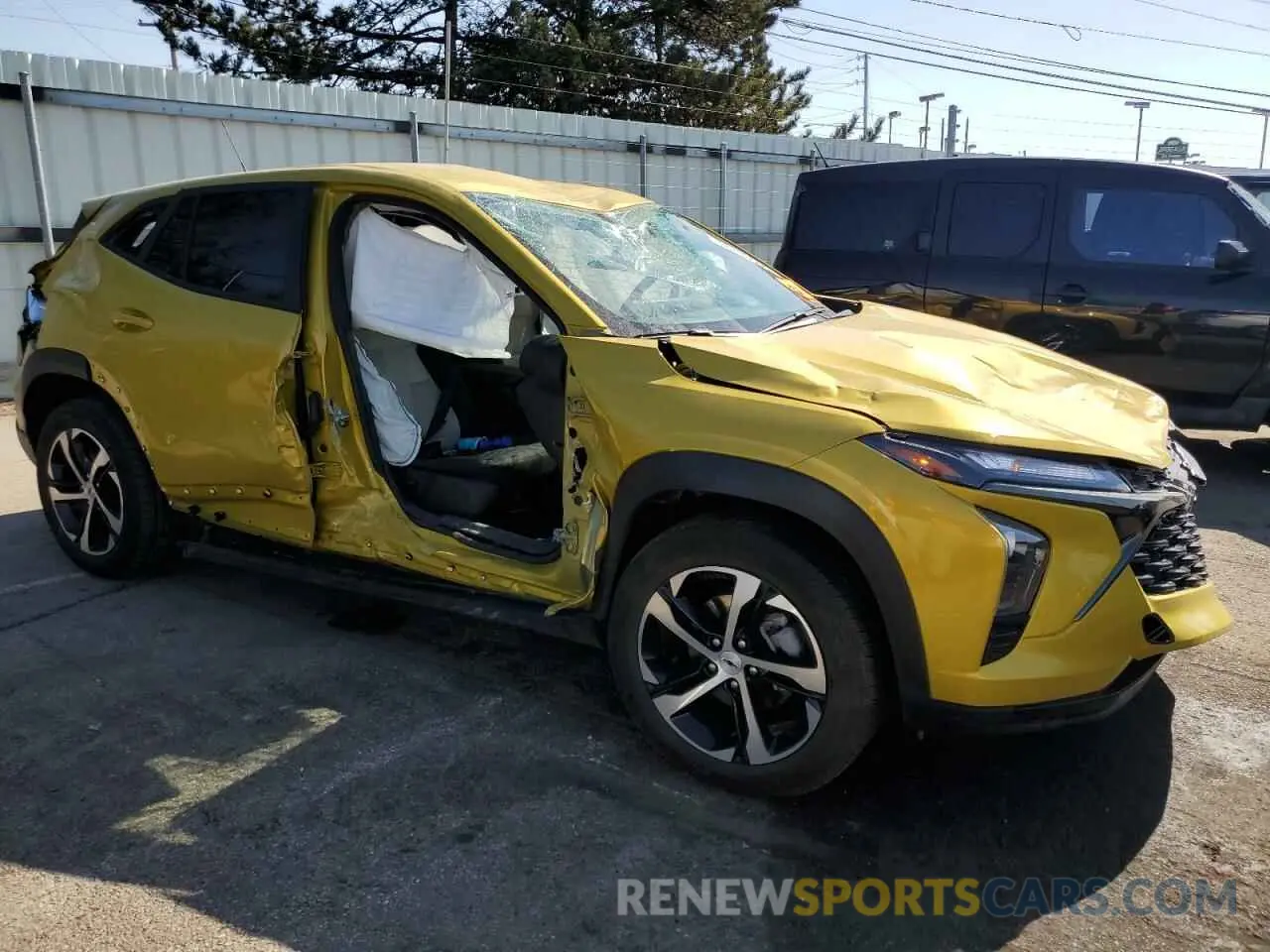 4 Фотография поврежденного автомобиля KL77LGE21RC138440 CHEVROLET TRAX 1RS 2024