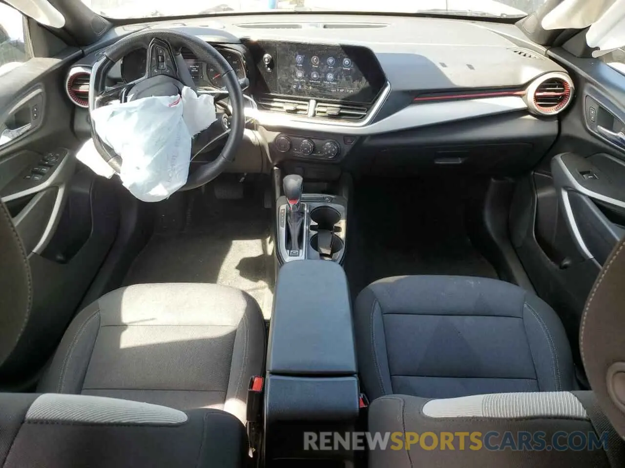 8 Photograph of a damaged car KL77LGE27RC035779 CHEVROLET TRAX 1RS 2024