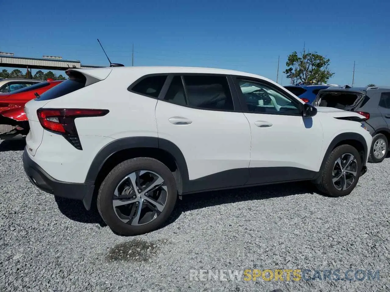 3 Фотография поврежденного автомобиля KL77LGE27RC117463 CHEVROLET TRAX 1RS 2024