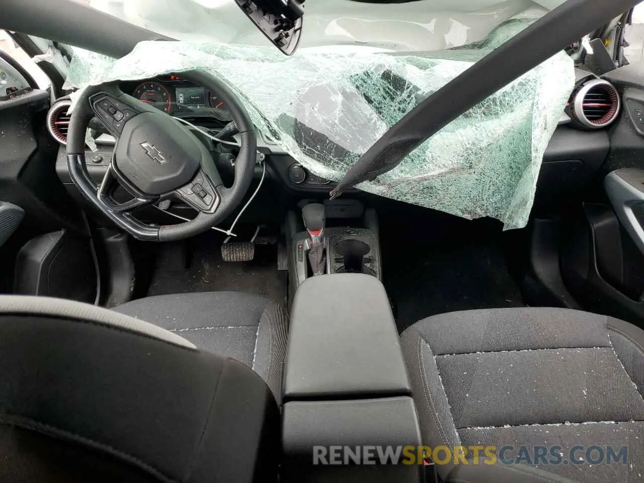 8 Photograph of a damaged car KL77LGEP9SC031640 CHEVROLET TRAX 1RS 2025