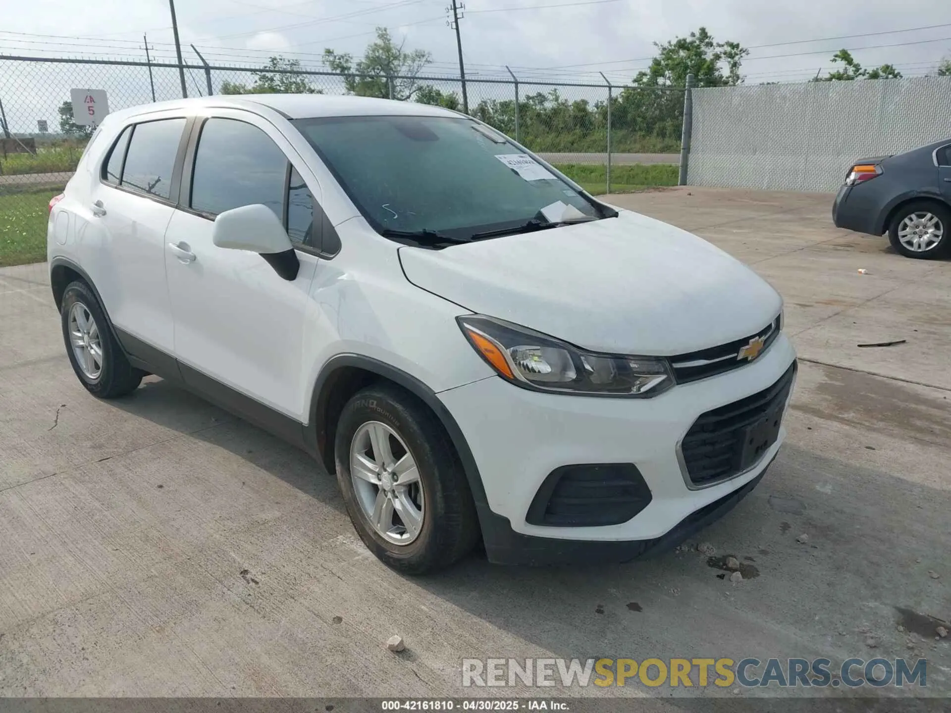 1 Photograph of a damaged car 3GNCJKSB0KL233670 CHEVROLET TRAX 2019