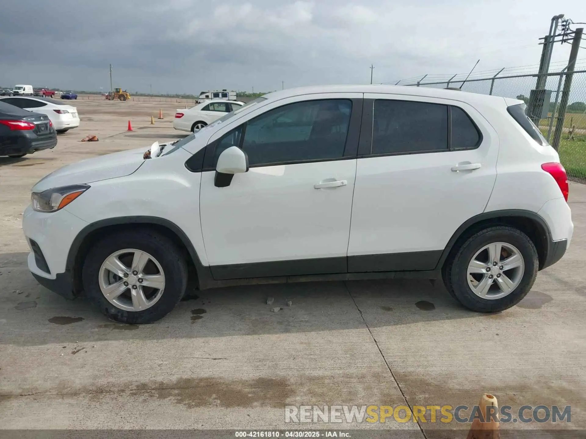 13 Photograph of a damaged car 3GNCJKSB0KL233670 CHEVROLET TRAX 2019