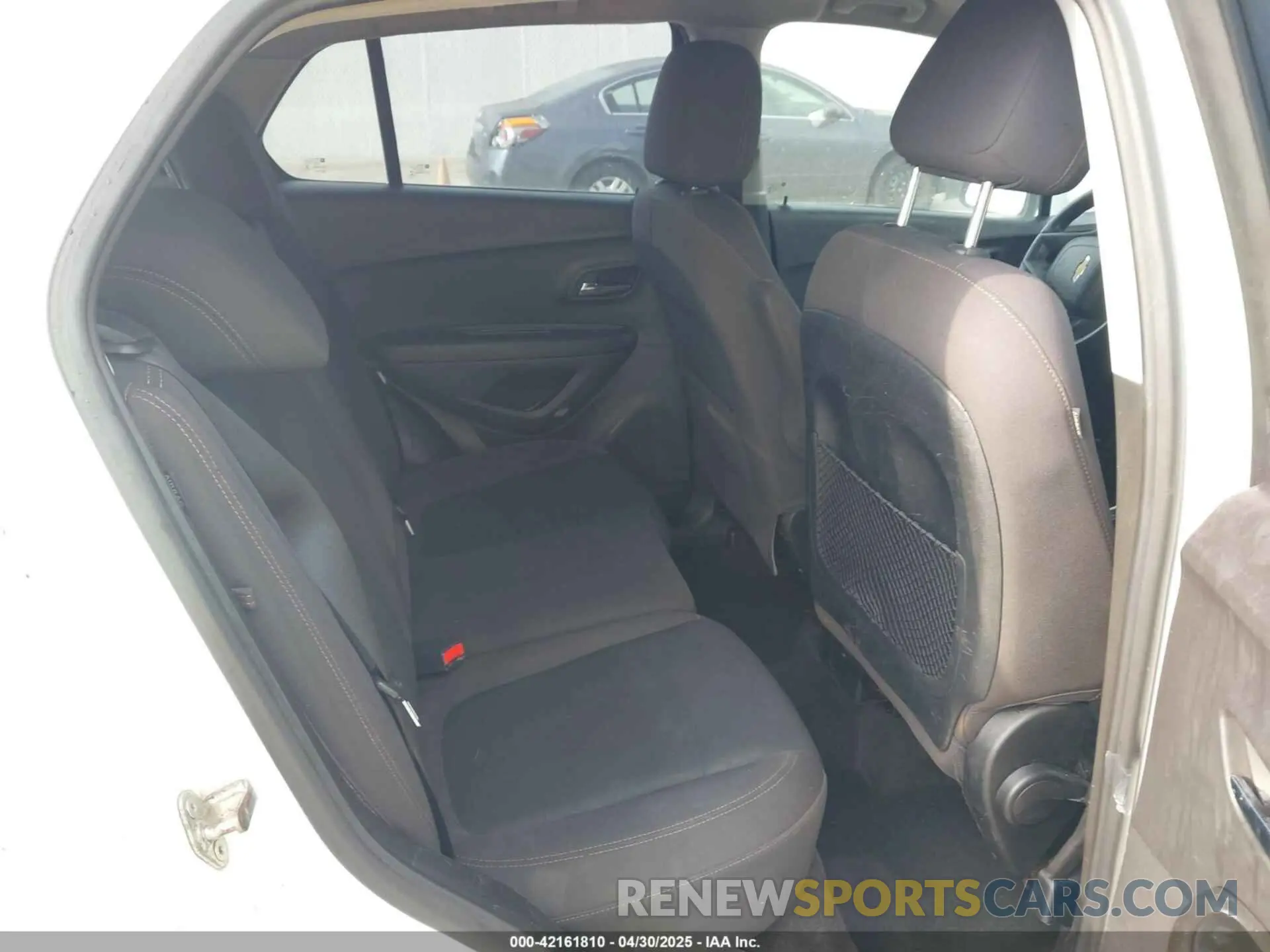 8 Photograph of a damaged car 3GNCJKSB0KL233670 CHEVROLET TRAX 2019