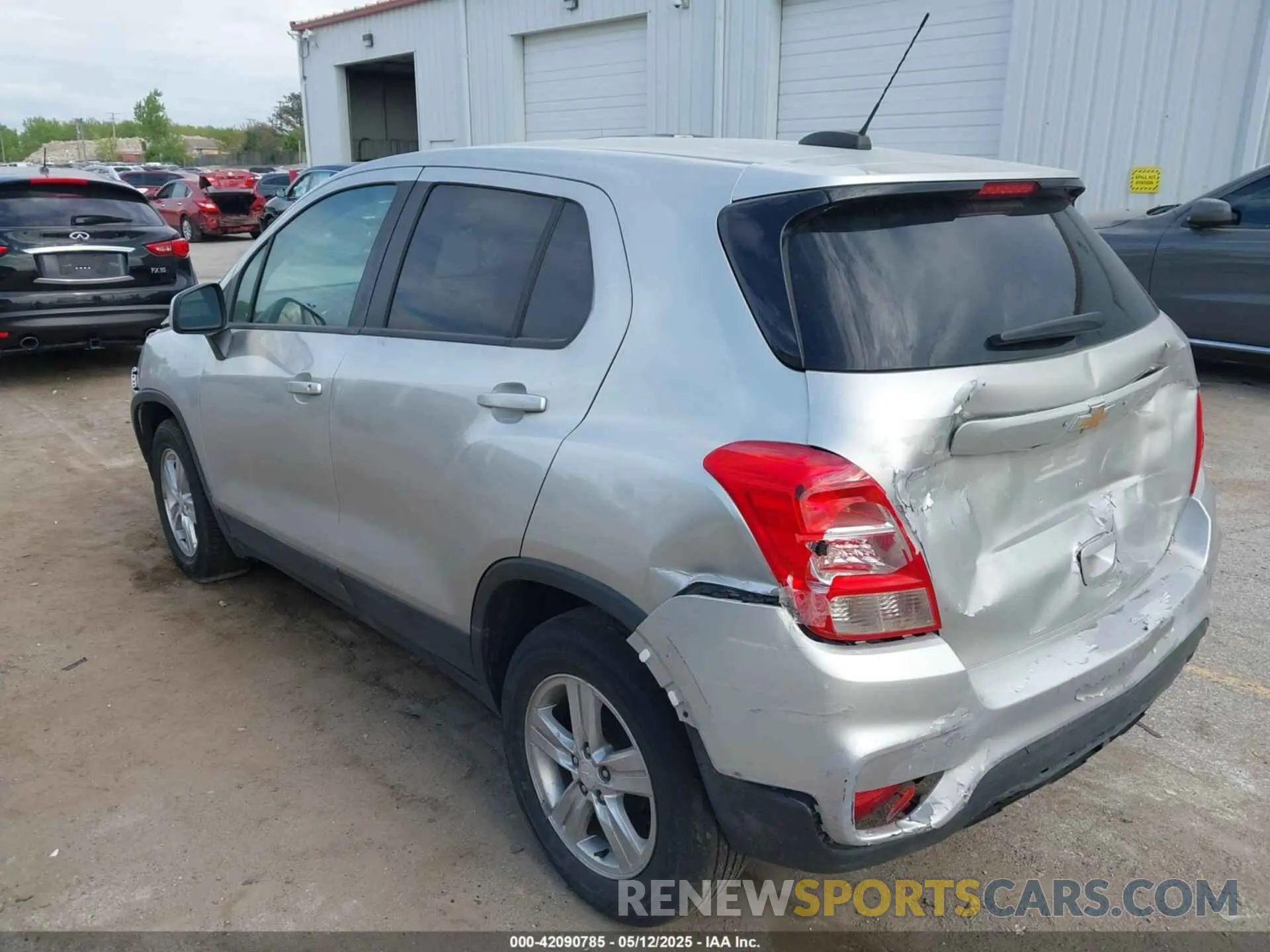 3 Photograph of a damaged car 3GNCJKSB0KL253210 CHEVROLET TRAX 2019