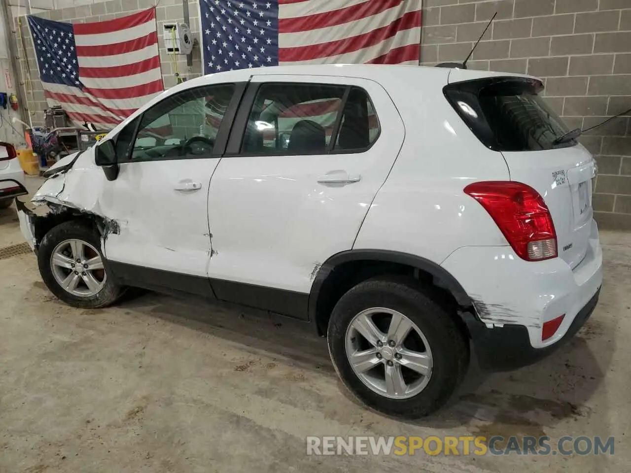 2 Photograph of a damaged car 3GNCJKSB0KL255815 CHEVROLET TRAX 2019