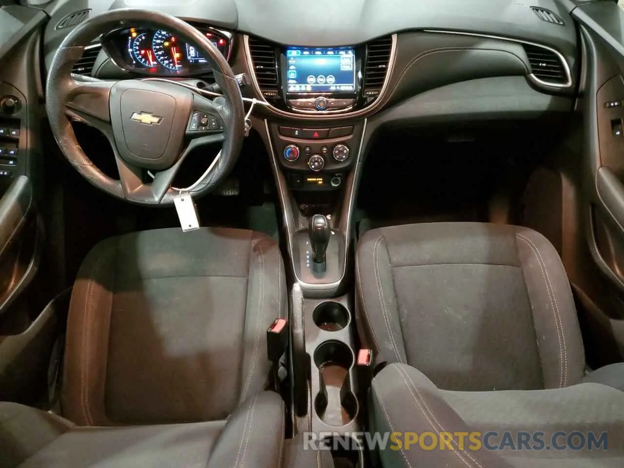 8 Photograph of a damaged car 3GNCJKSB0KL255815 CHEVROLET TRAX 2019