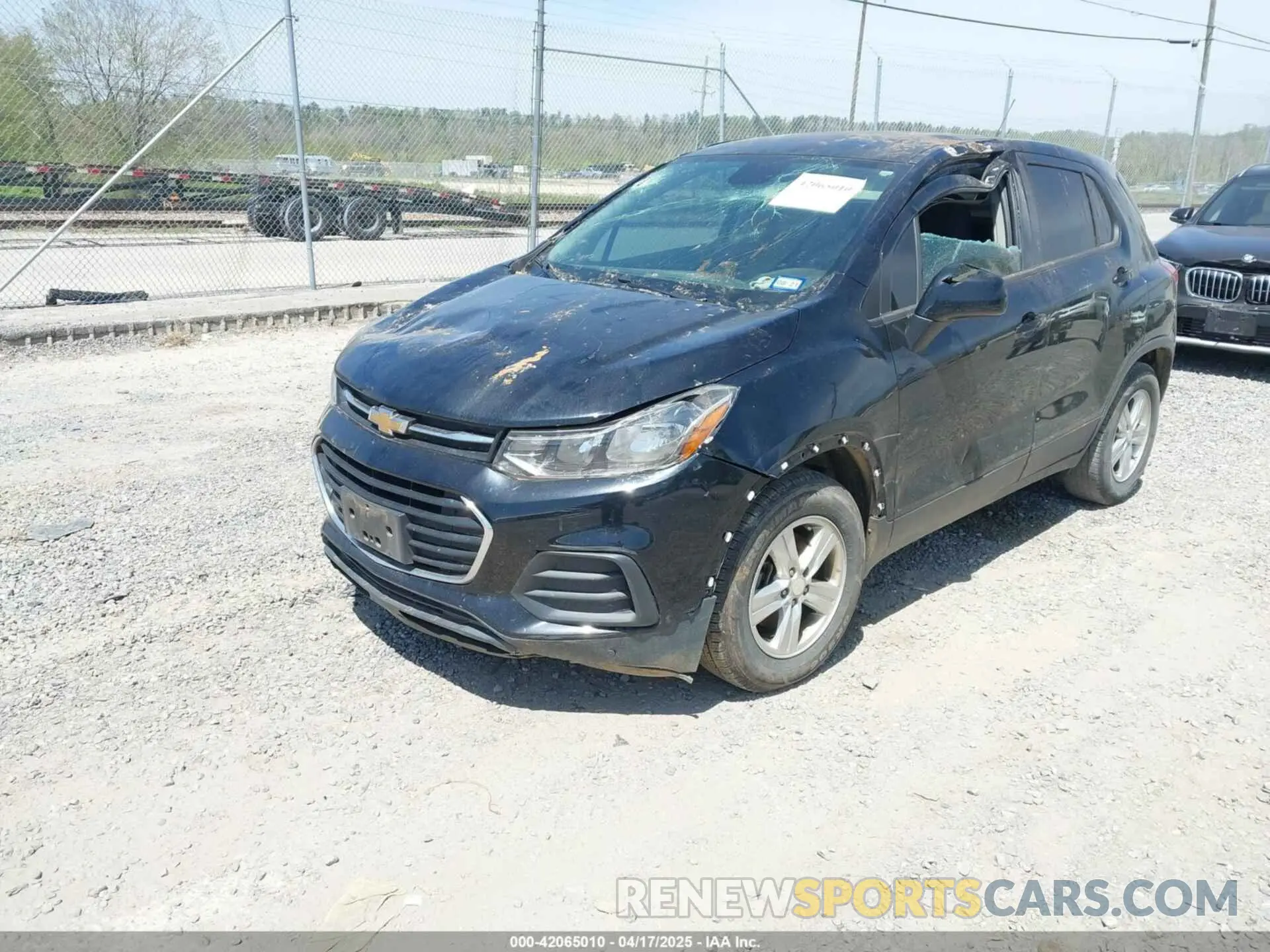 2 Фотография поврежденного автомобиля 3GNCJKSB0KL371838 CHEVROLET TRAX 2019