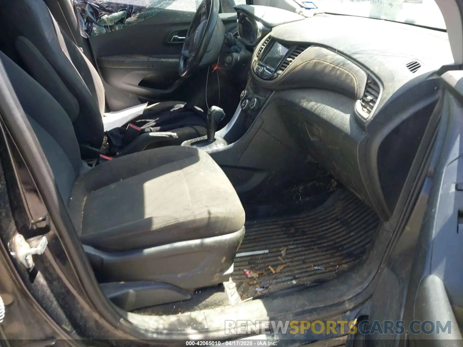 5 Фотография поврежденного автомобиля 3GNCJKSB0KL371838 CHEVROLET TRAX 2019
