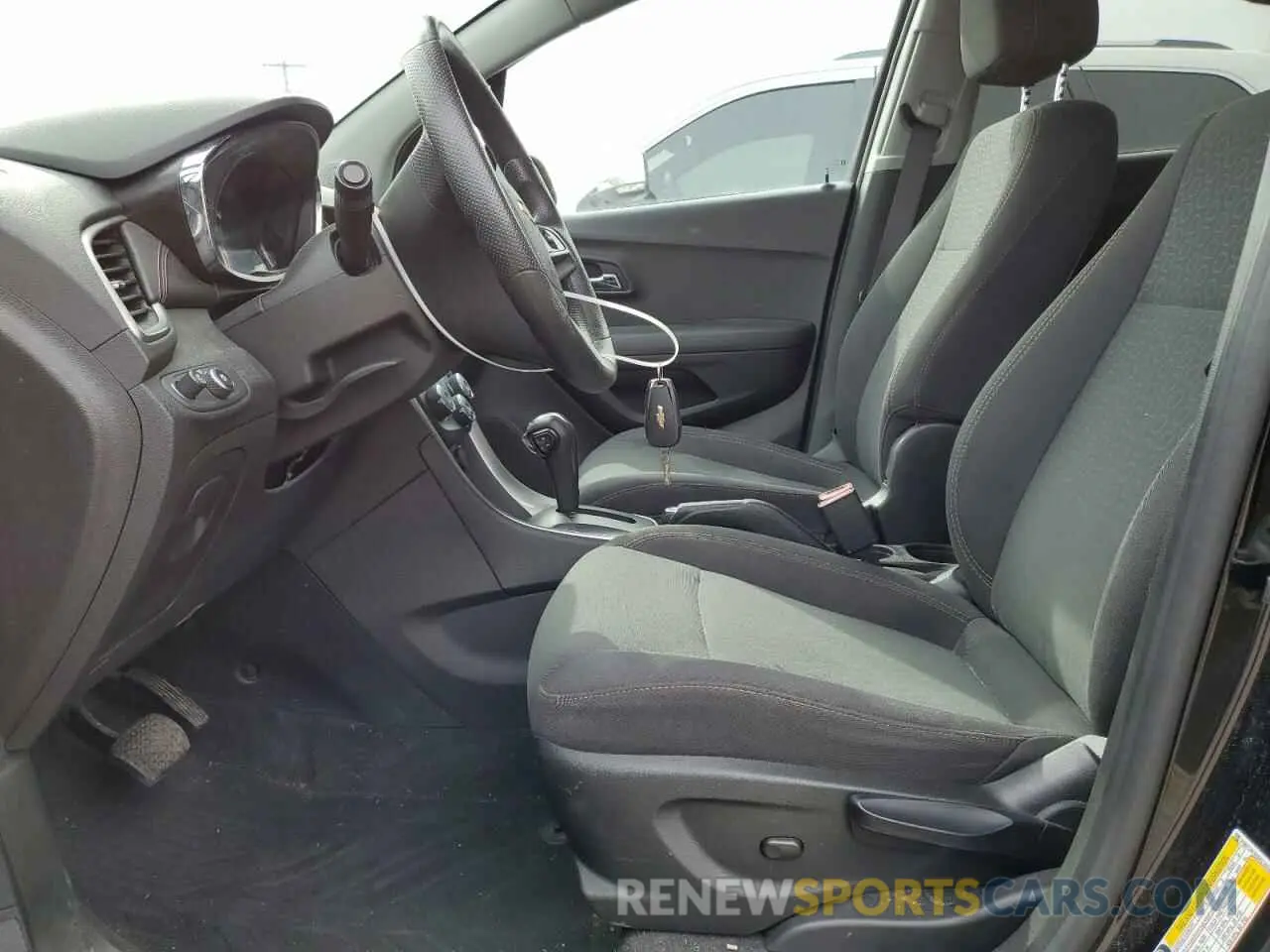 7 Photograph of a damaged car 3GNCJKSB0KL393452 CHEVROLET TRAX 2019
