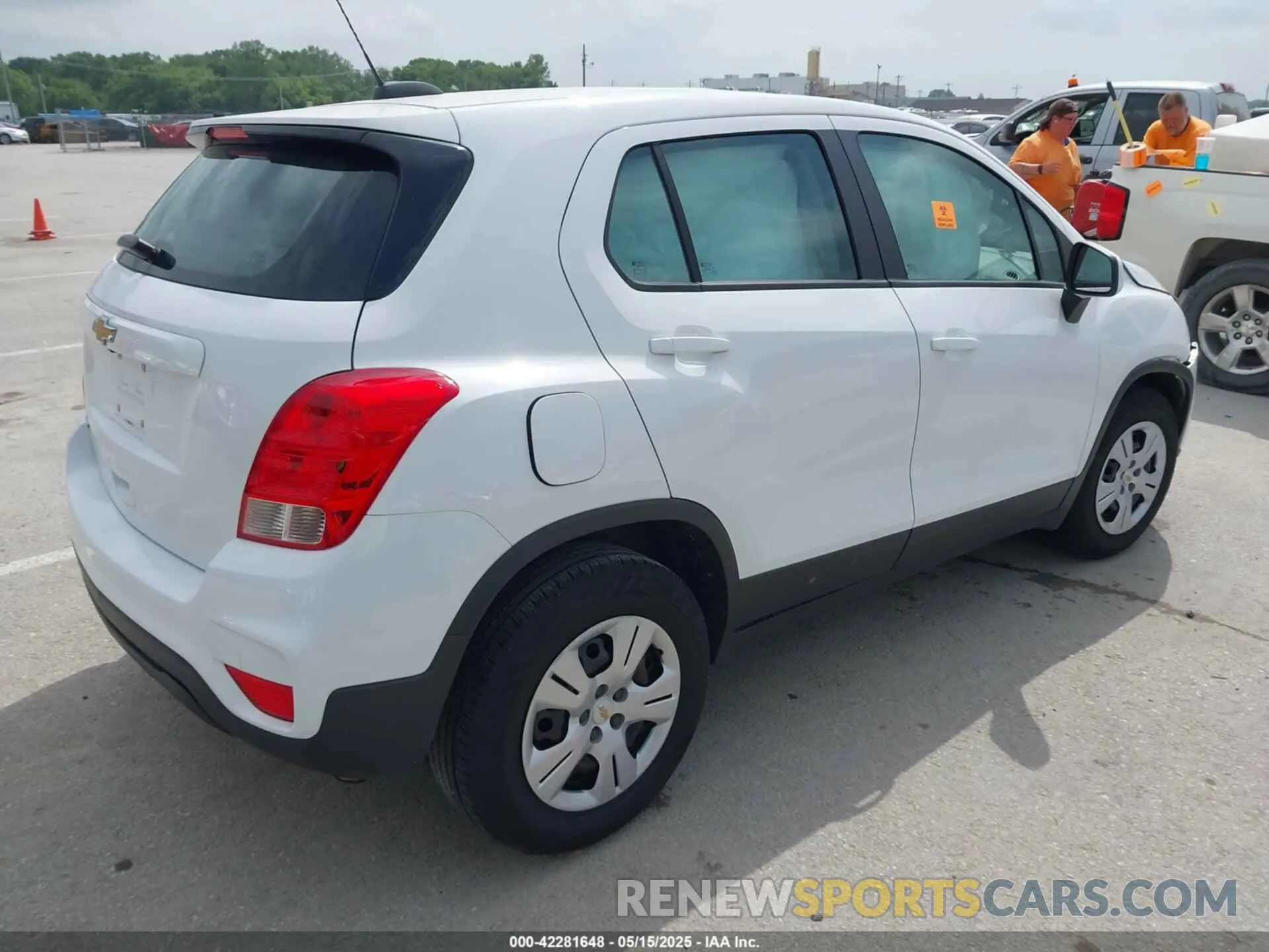 4 Photograph of a damaged car 3GNCJKSB1KL130676 CHEVROLET TRAX 2019