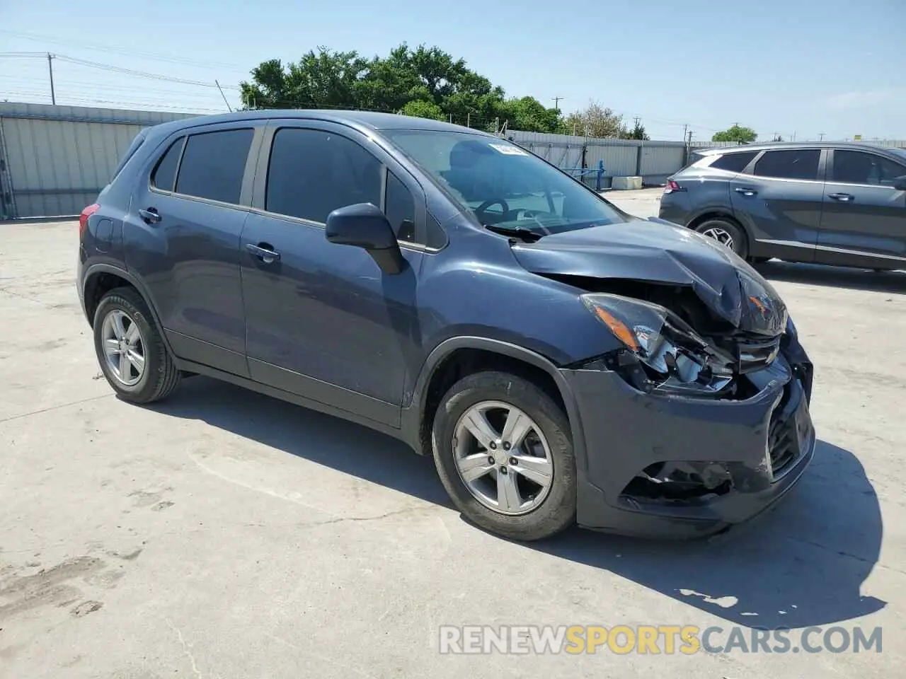 4 Photograph of a damaged car 3GNCJKSB1KL203724 CHEVROLET TRAX 2019