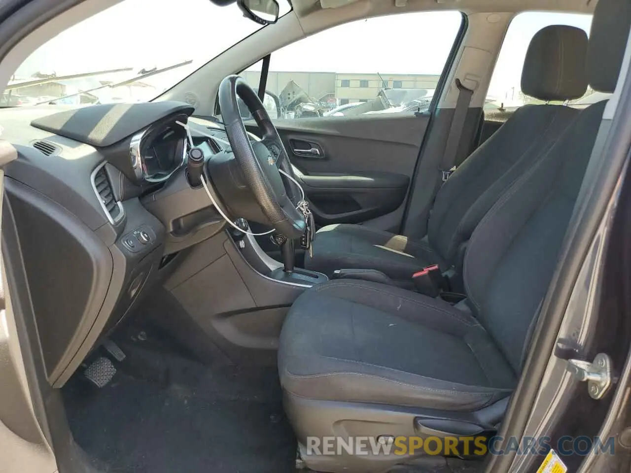 7 Photograph of a damaged car 3GNCJKSB1KL203724 CHEVROLET TRAX 2019