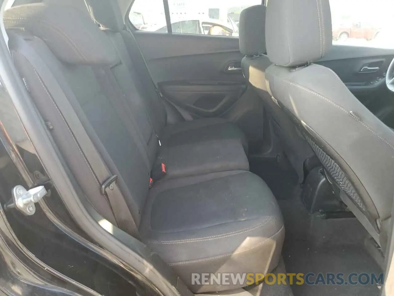 11 Фотография поврежденного автомобиля 3GNCJKSB1KL281663 CHEVROLET TRAX 2019
