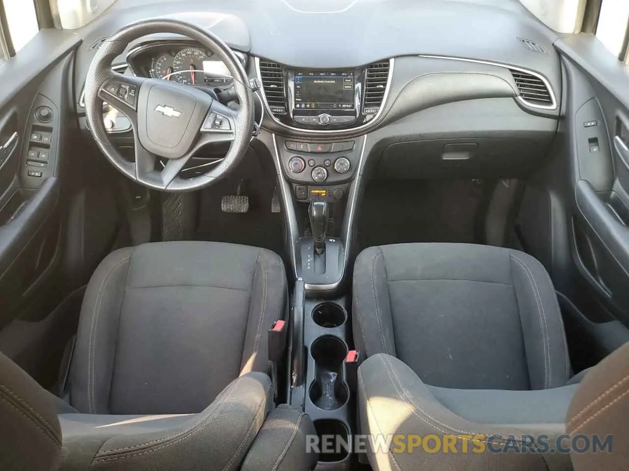 8 Фотография поврежденного автомобиля 3GNCJKSB1KL281663 CHEVROLET TRAX 2019