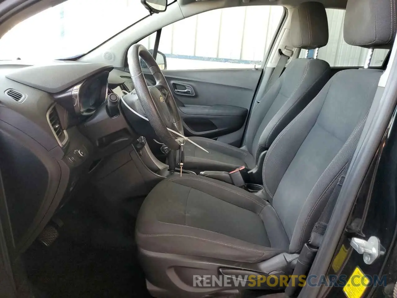 7 Photograph of a damaged car 3GNCJKSB1KL365840 CHEVROLET TRAX 2019