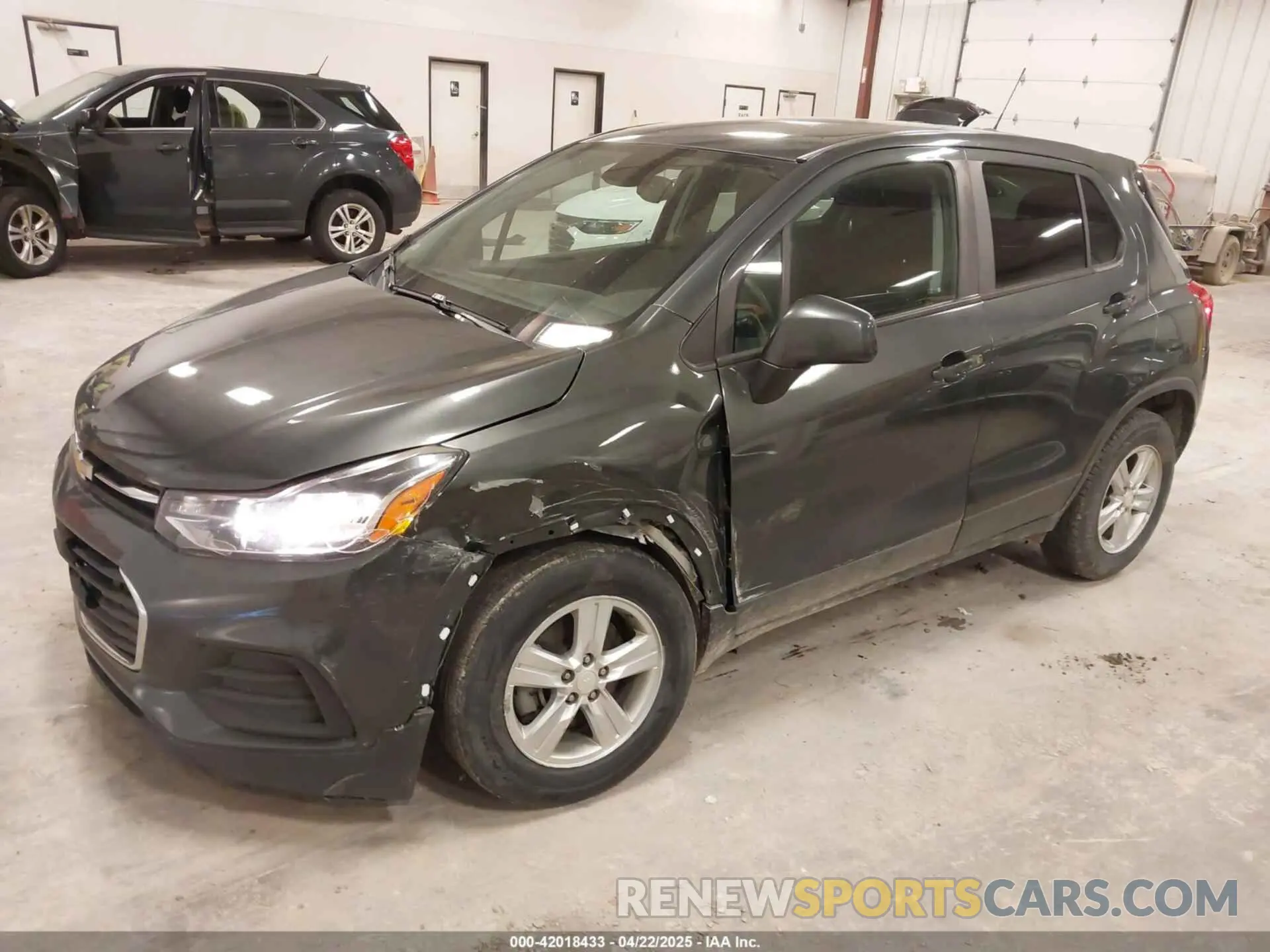 2 Фотография поврежденного автомобиля 3GNCJKSB1KL376286 CHEVROLET TRAX 2019