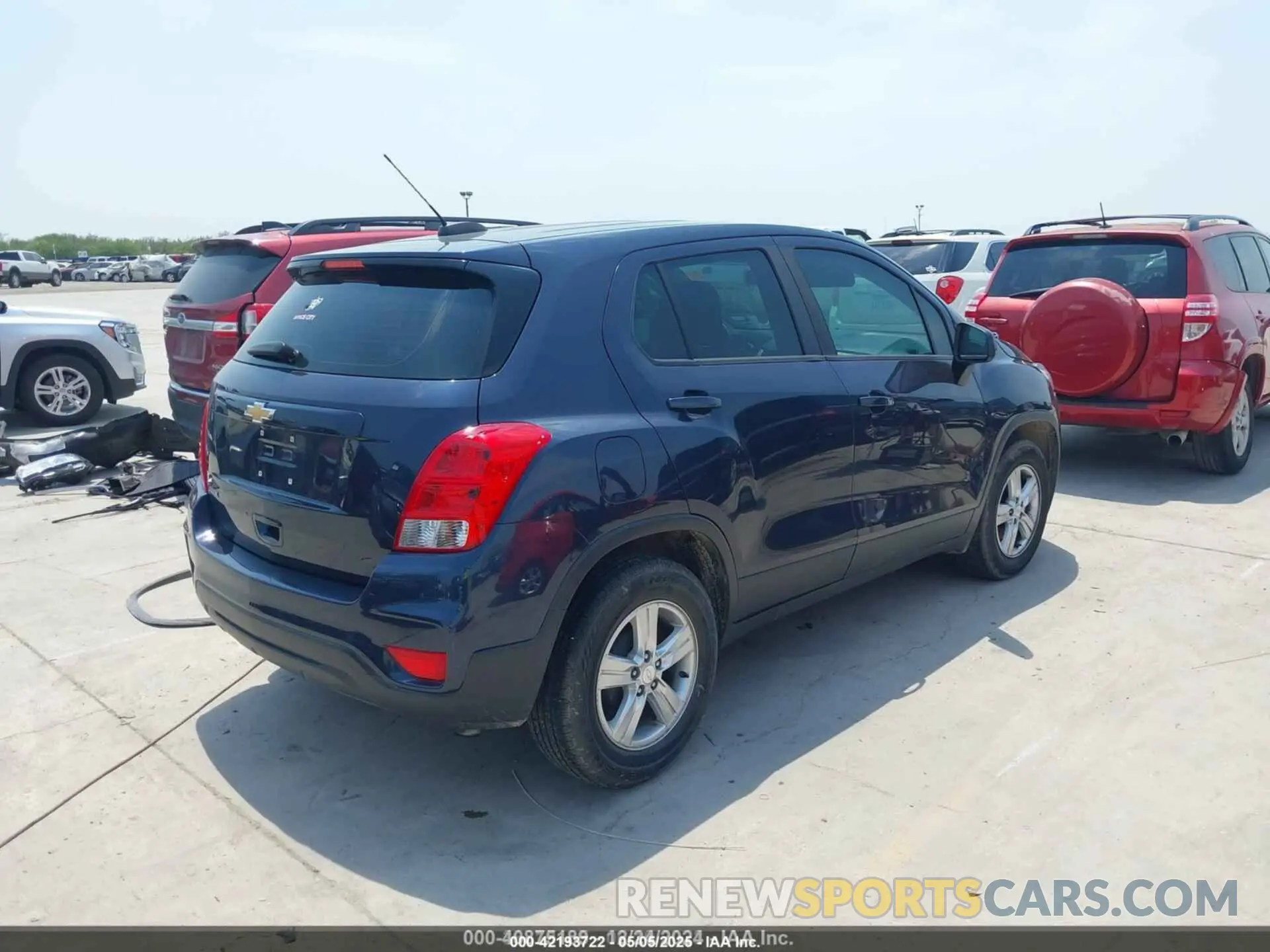 4 Фотография поврежденного автомобиля 3GNCJKSB2KL242533 CHEVROLET TRAX 2019