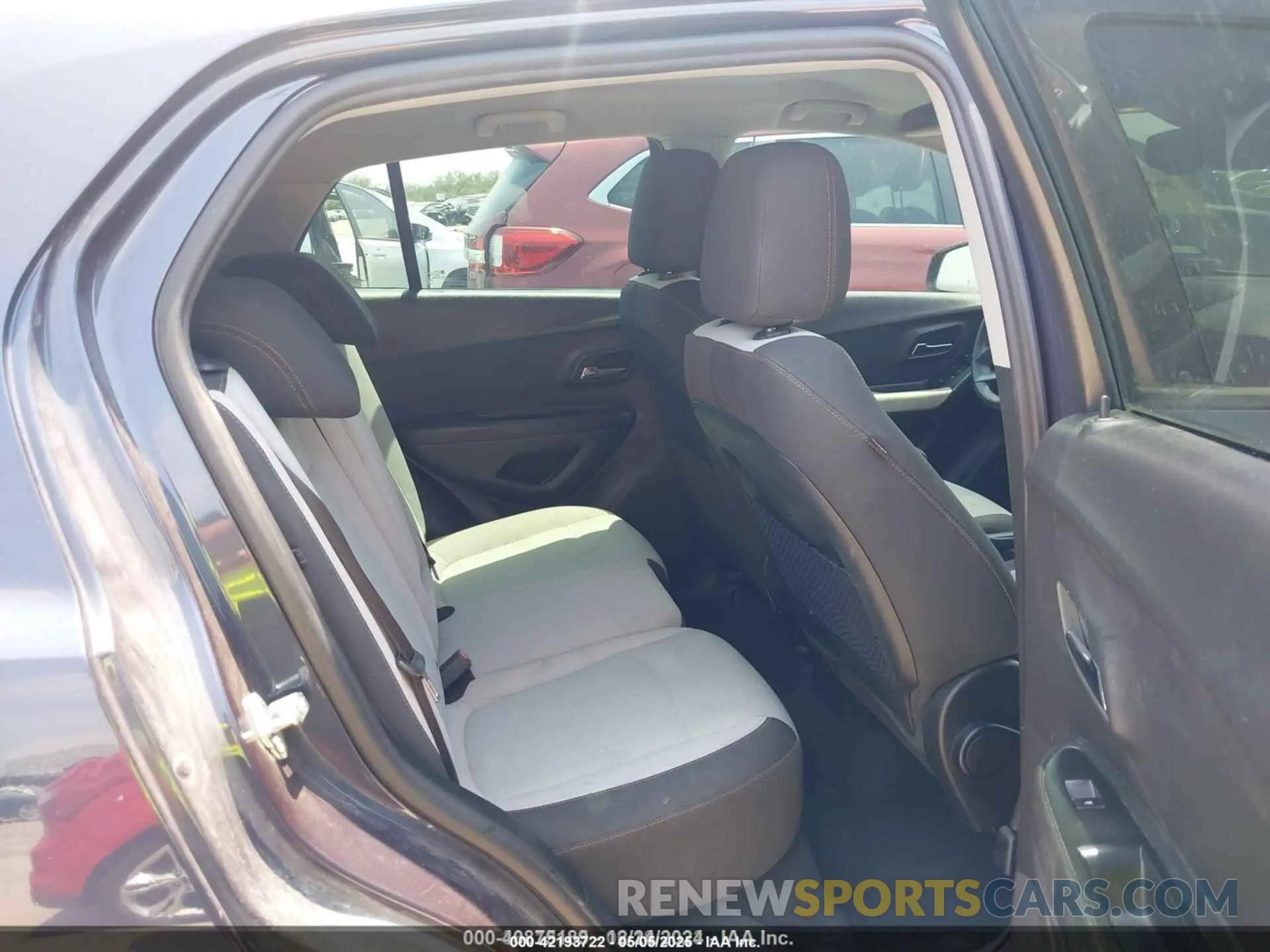 8 Фотография поврежденного автомобиля 3GNCJKSB2KL242533 CHEVROLET TRAX 2019