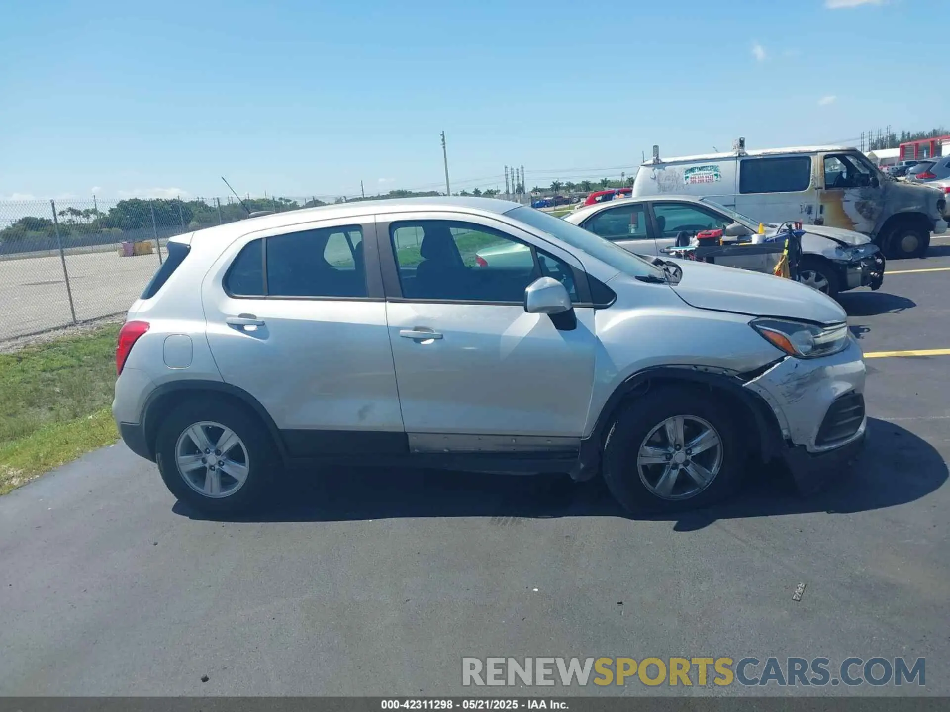 13 Photograph of a damaged car 3GNCJKSB3KL332144 CHEVROLET TRAX 2019