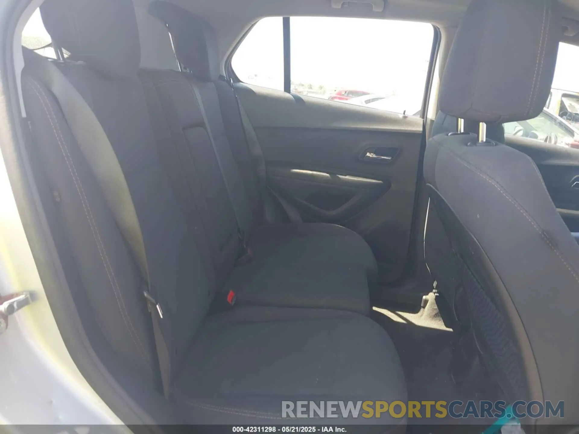 8 Photograph of a damaged car 3GNCJKSB3KL332144 CHEVROLET TRAX 2019