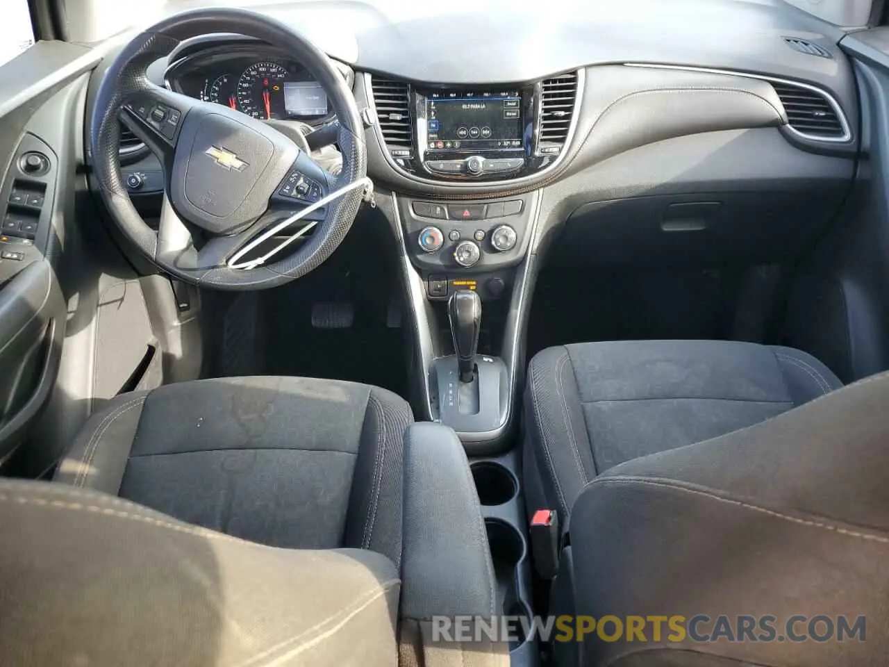 8 Фотография поврежденного автомобиля 3GNCJKSB4KL192783 CHEVROLET TRAX 2019