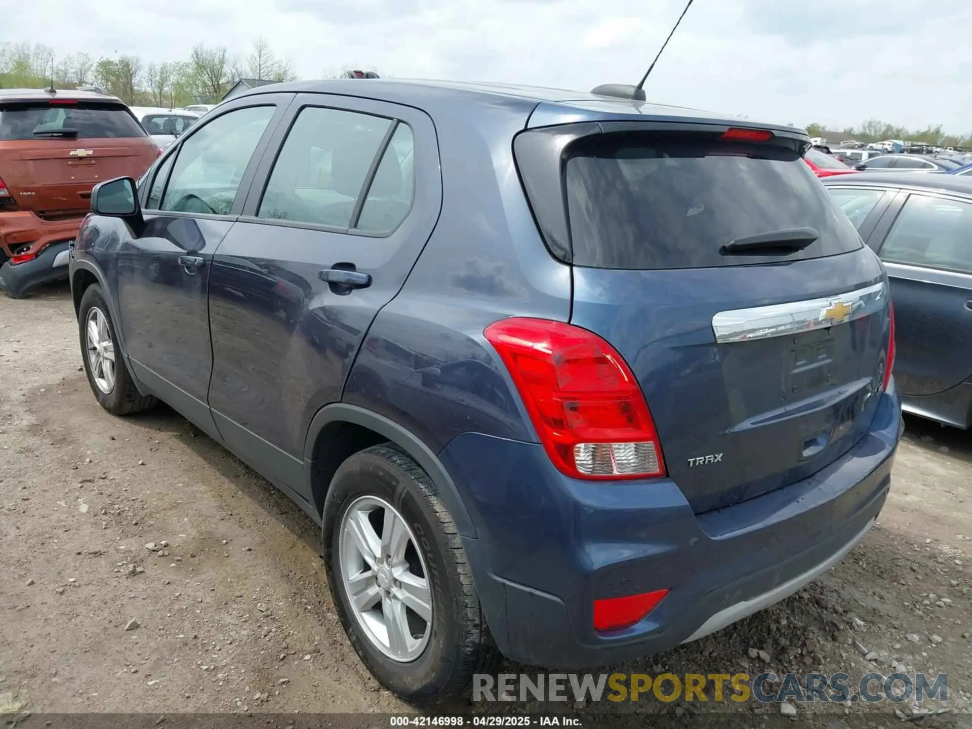 3 Фотография поврежденного автомобиля 3GNCJKSB4KL260306 CHEVROLET TRAX 2019