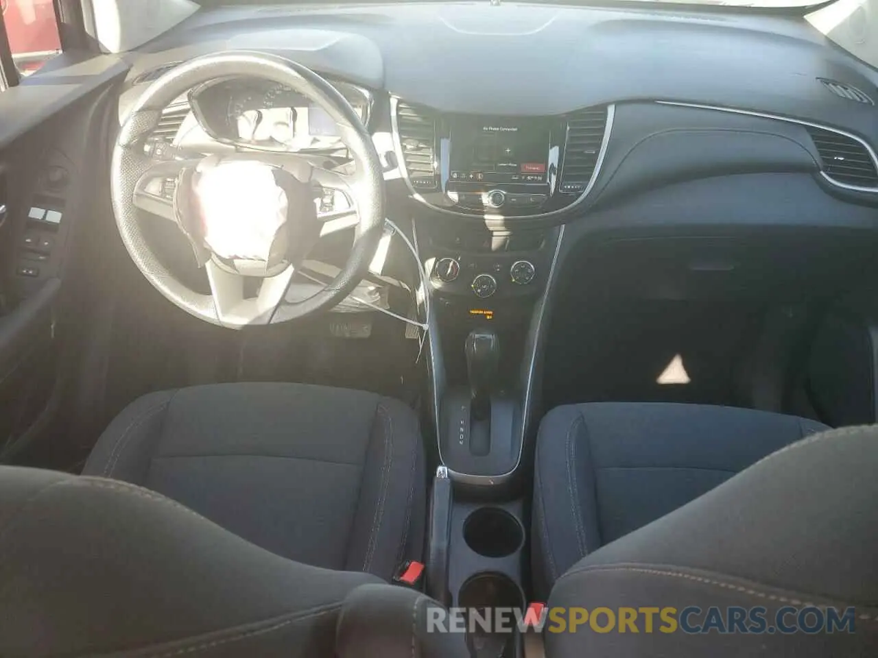 8 Photograph of a damaged car 3GNCJKSB4KL276411 CHEVROLET TRAX 2019