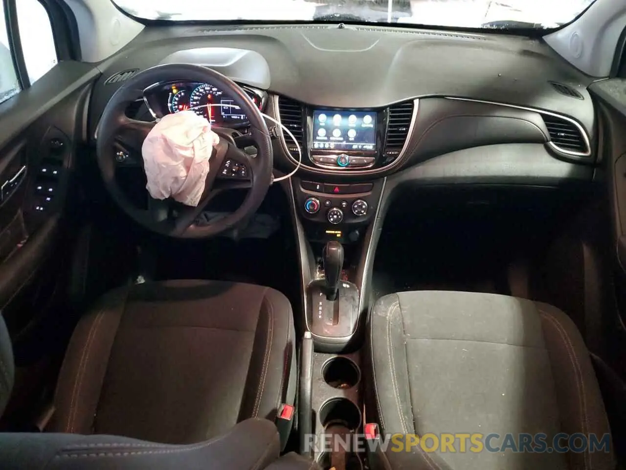 8 Photograph of a damaged car 3GNCJKSB4KL324313 CHEVROLET TRAX 2019