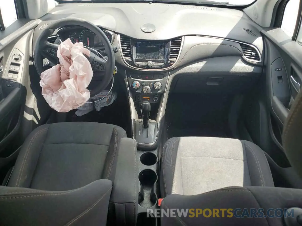 8 Photograph of a damaged car 3GNCJKSB4KL367761 CHEVROLET TRAX 2019
