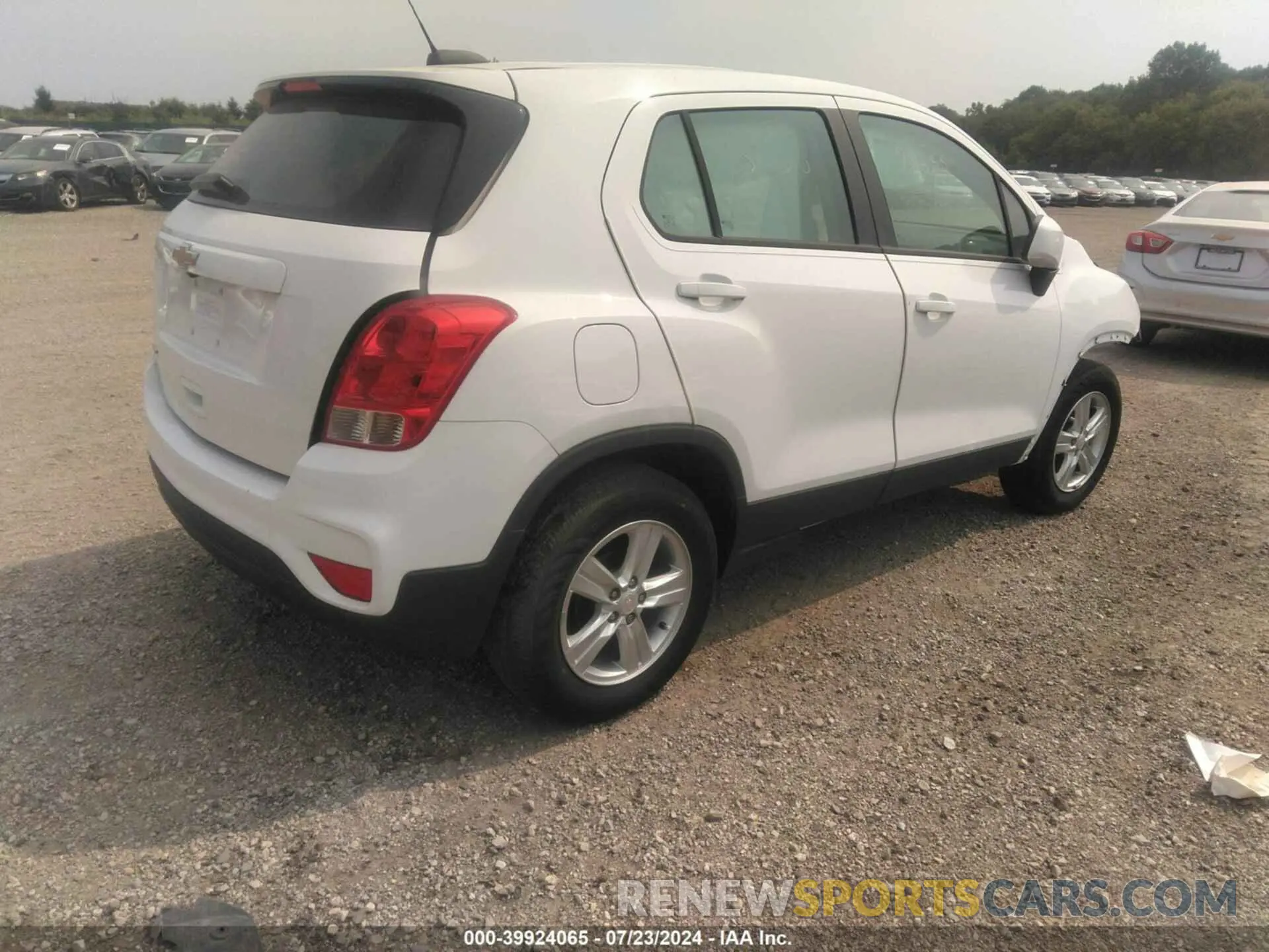 4 Фотография поврежденного автомобиля 3GNCJKSB4KL388884 CHEVROLET TRAX 2019