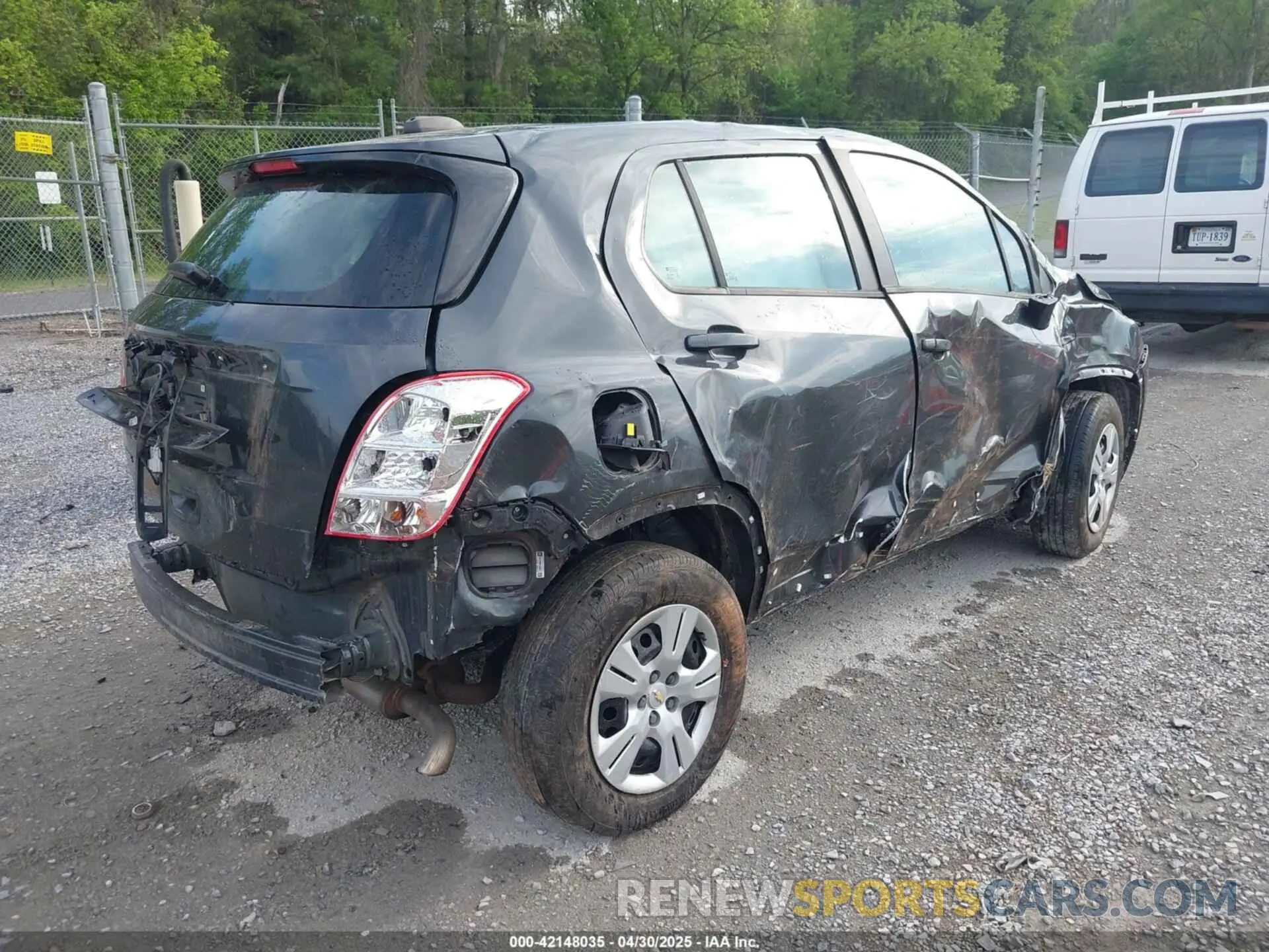 4 Photograph of a damaged car 3GNCJKSB5KL156584 CHEVROLET TRAX 2019