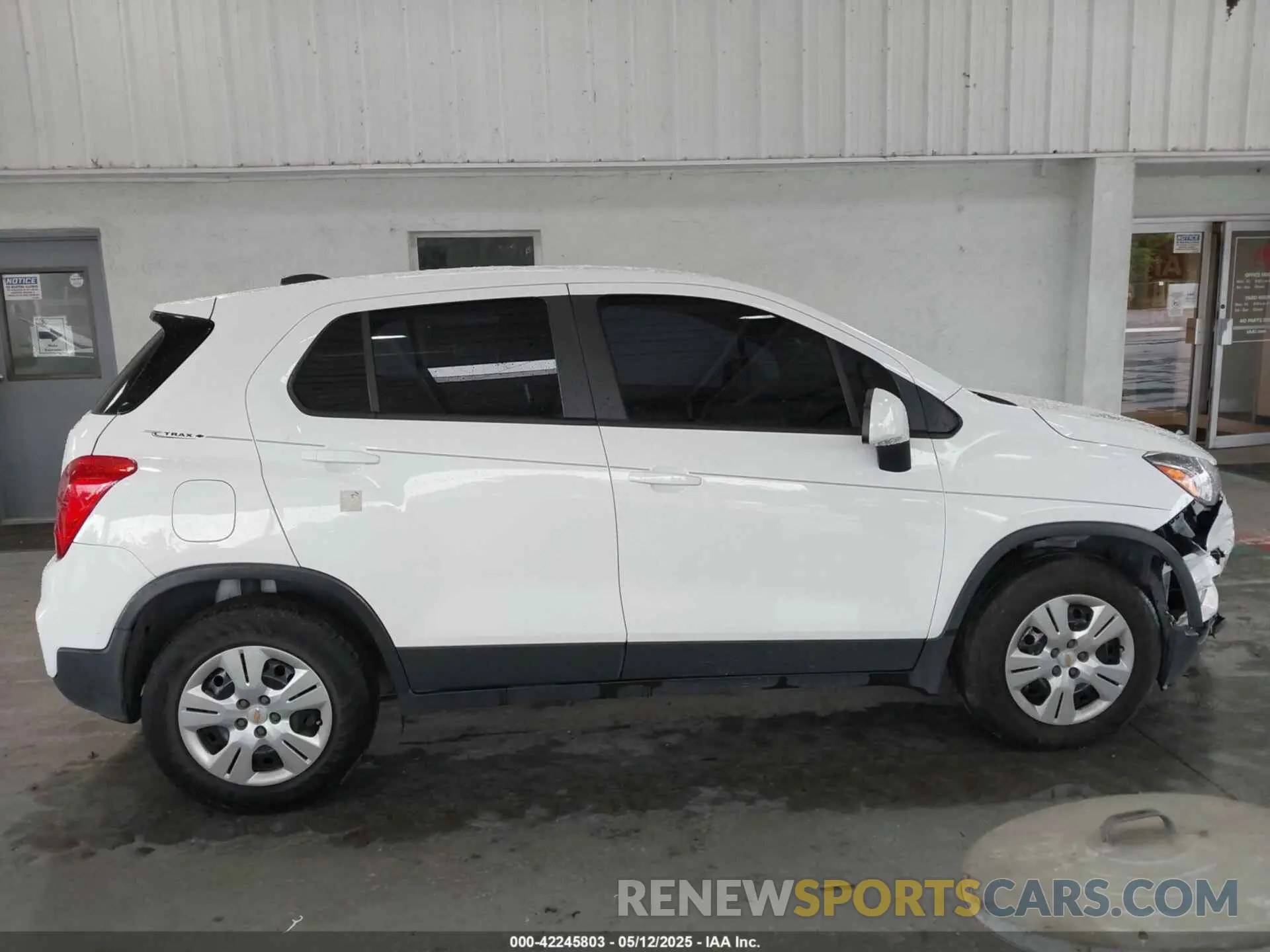 13 Photograph of a damaged car 3GNCJKSB6KL124131 CHEVROLET TRAX 2019