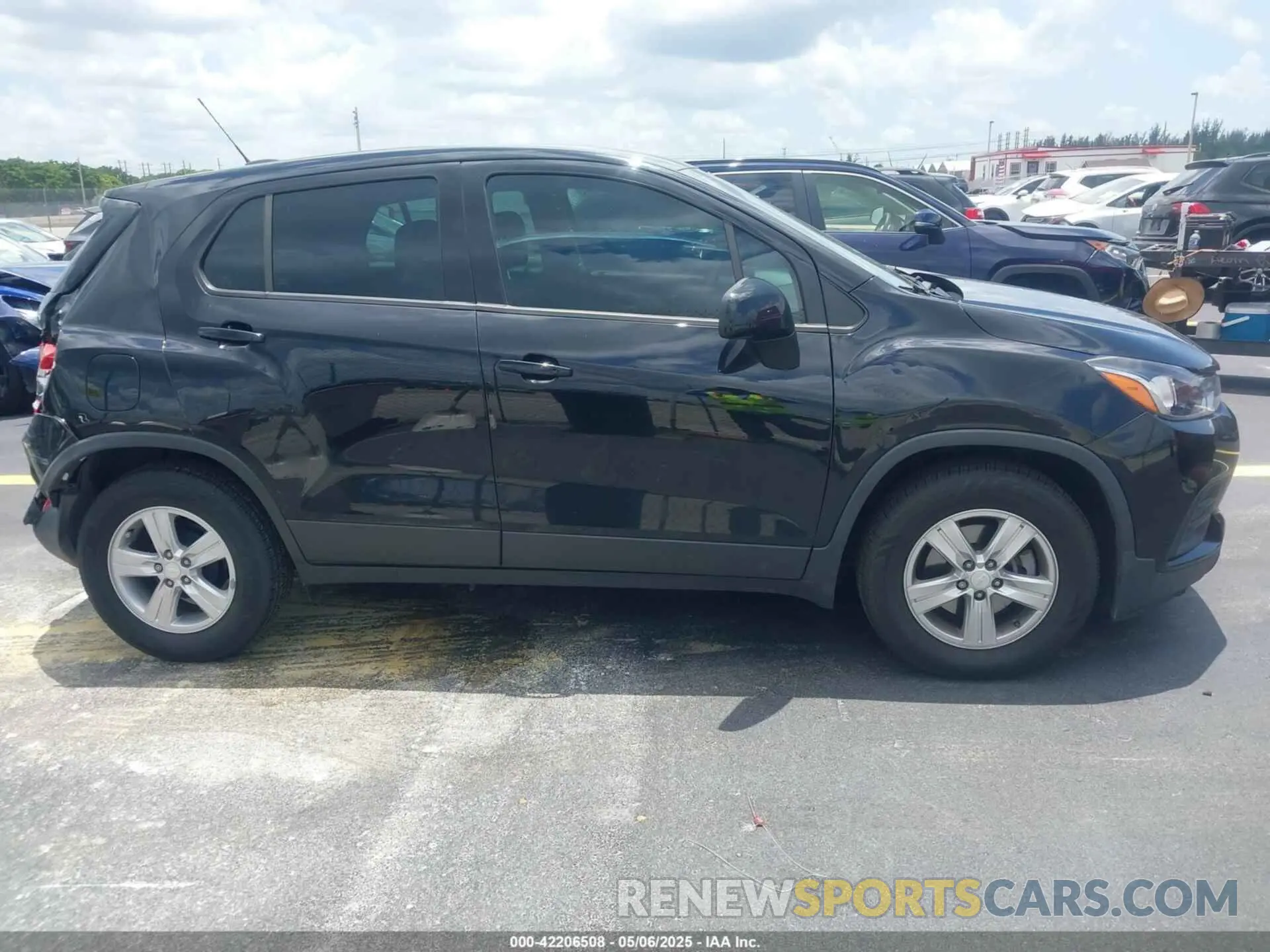 13 Photograph of a damaged car 3GNCJKSB6KL278242 CHEVROLET TRAX 2019