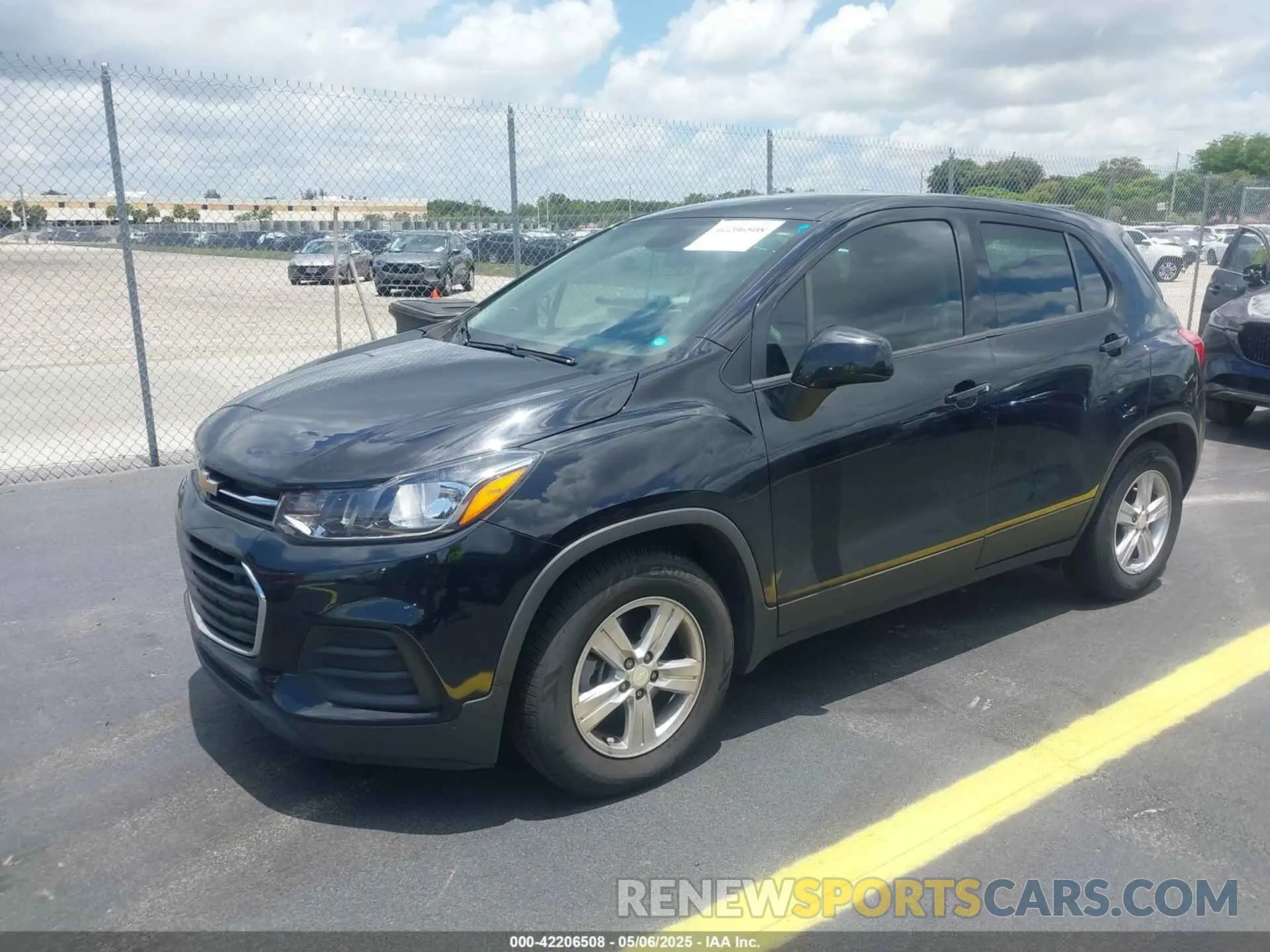 2 Photograph of a damaged car 3GNCJKSB6KL278242 CHEVROLET TRAX 2019