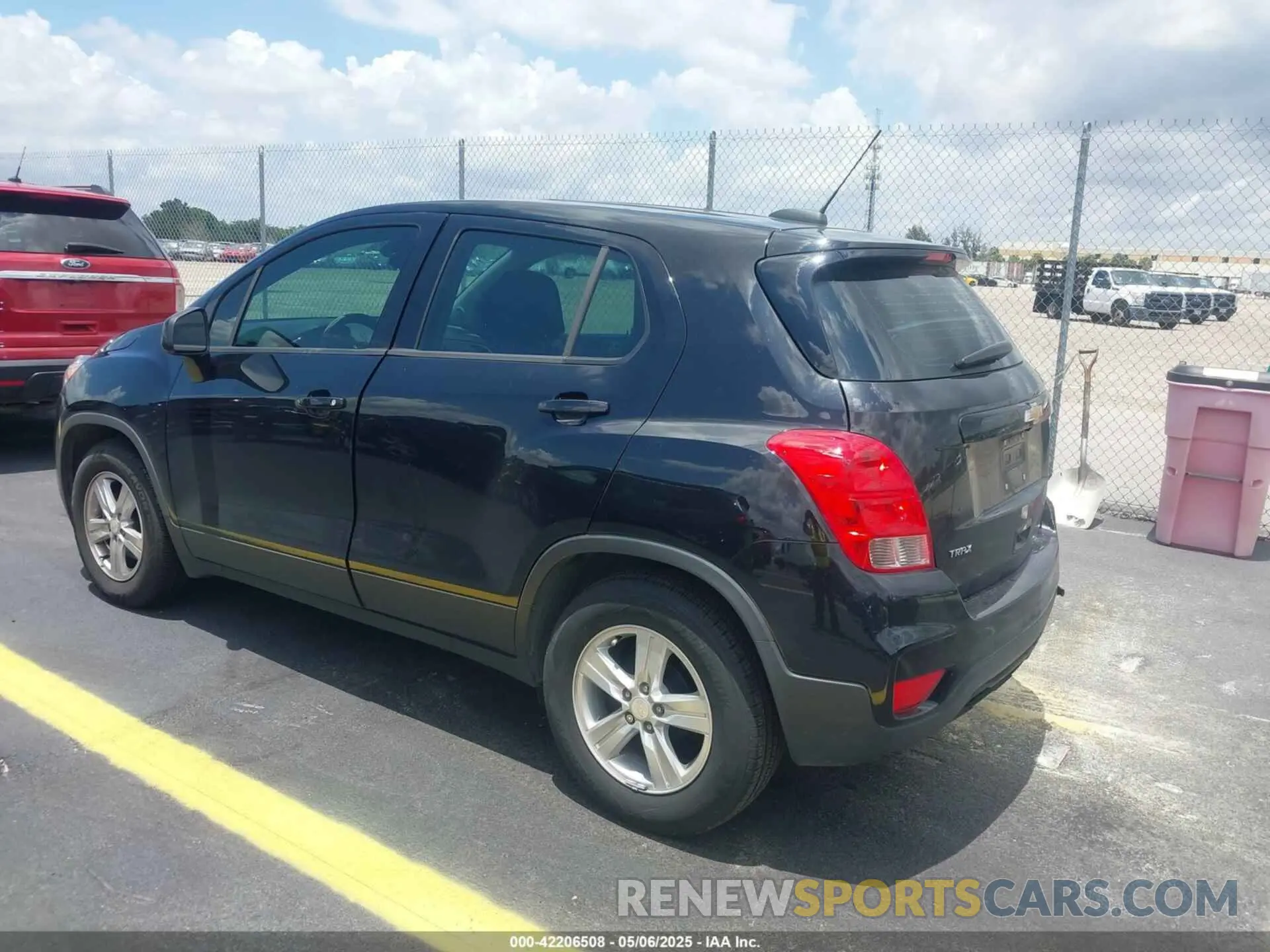 3 Photograph of a damaged car 3GNCJKSB6KL278242 CHEVROLET TRAX 2019